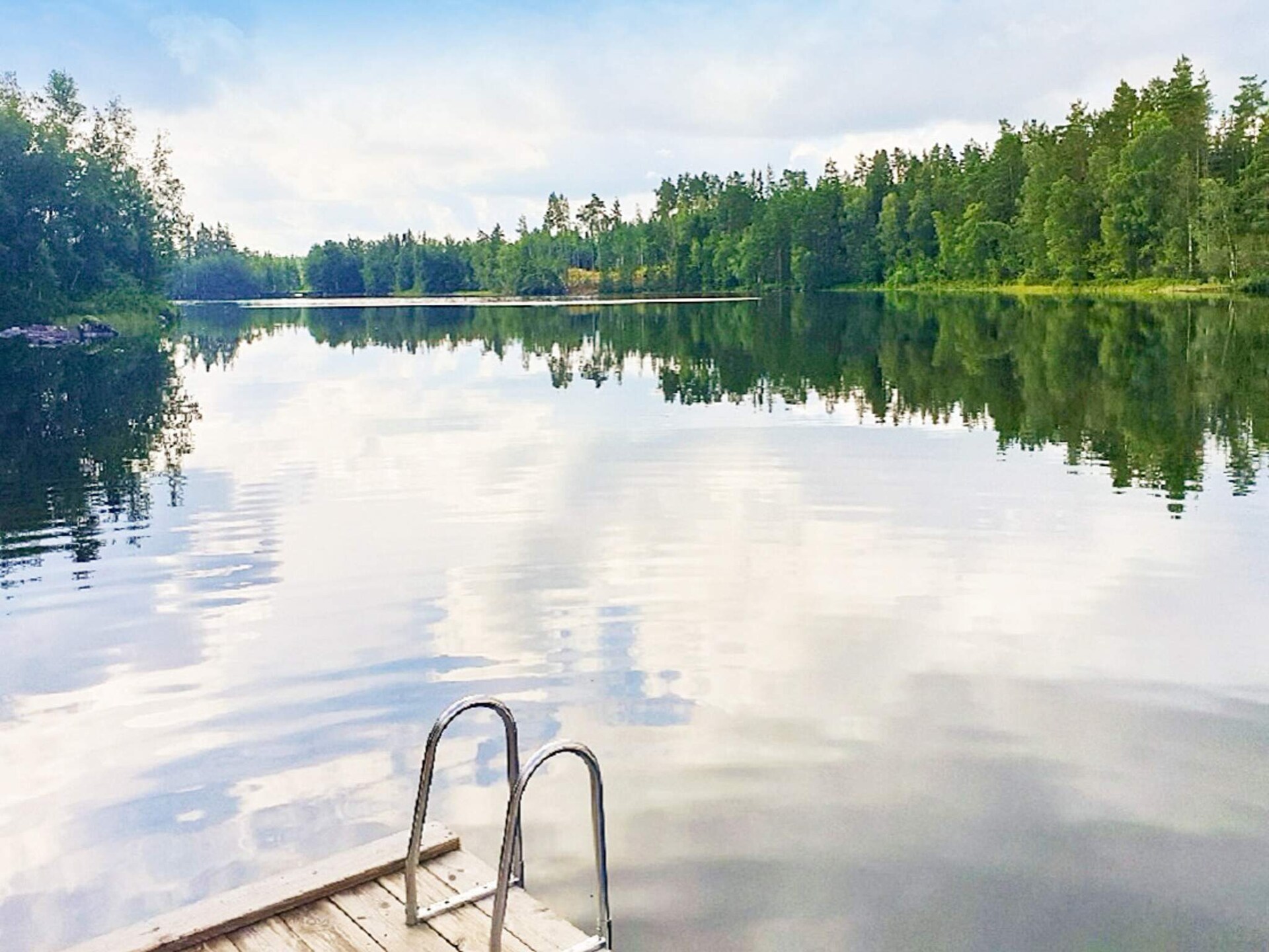 Vrijstaand vakantiehuis aan het meer met sauna en terras nabij Mörlunda - foto 8