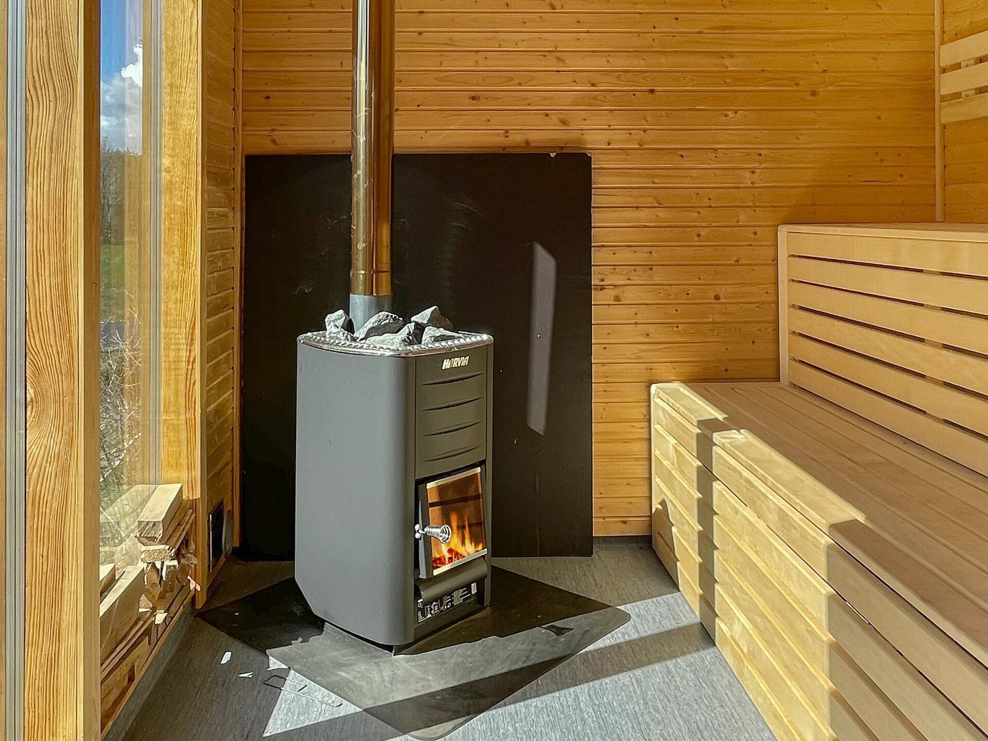 Vrijstaand vakantiehuis aan het meer met sauna en terras nabij Mörlunda - foto 9