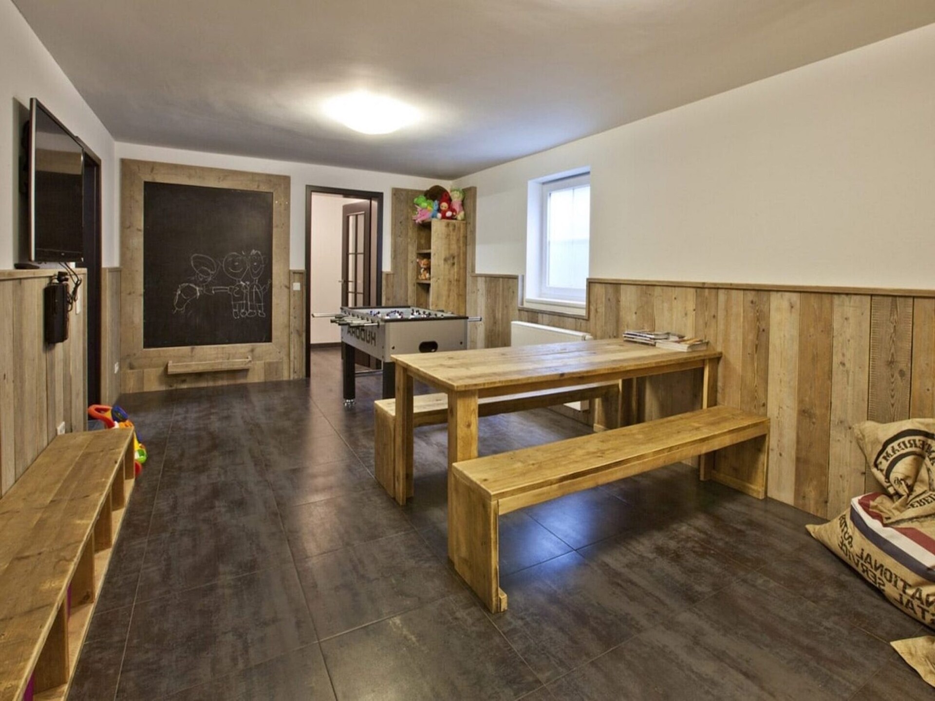Knus 6-persoons appartement met handgemaakte meubels nabij de piste - foto 9