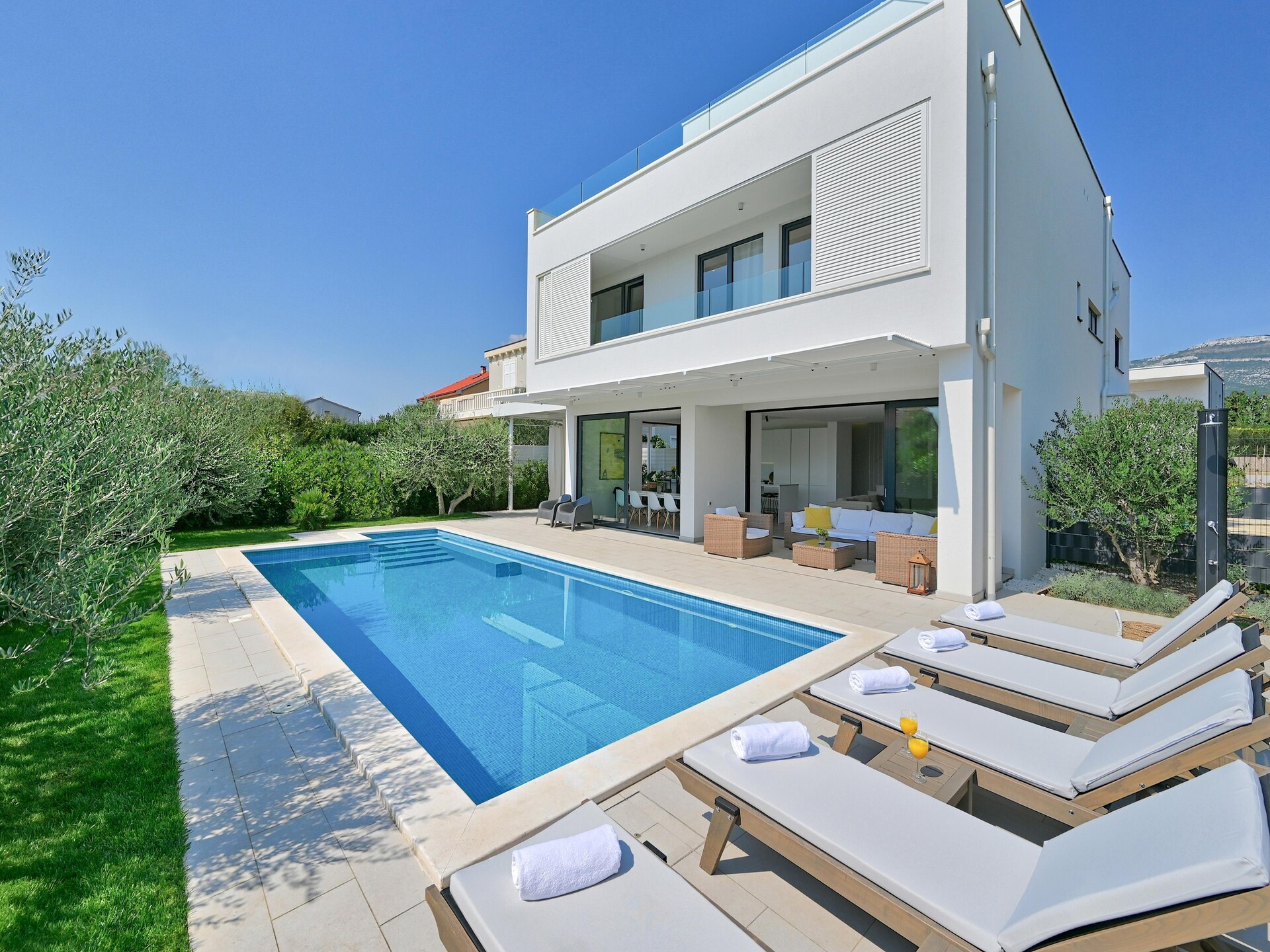 11-persoons luxe villa aan zee in Kaštel Štafilić - foto 1
