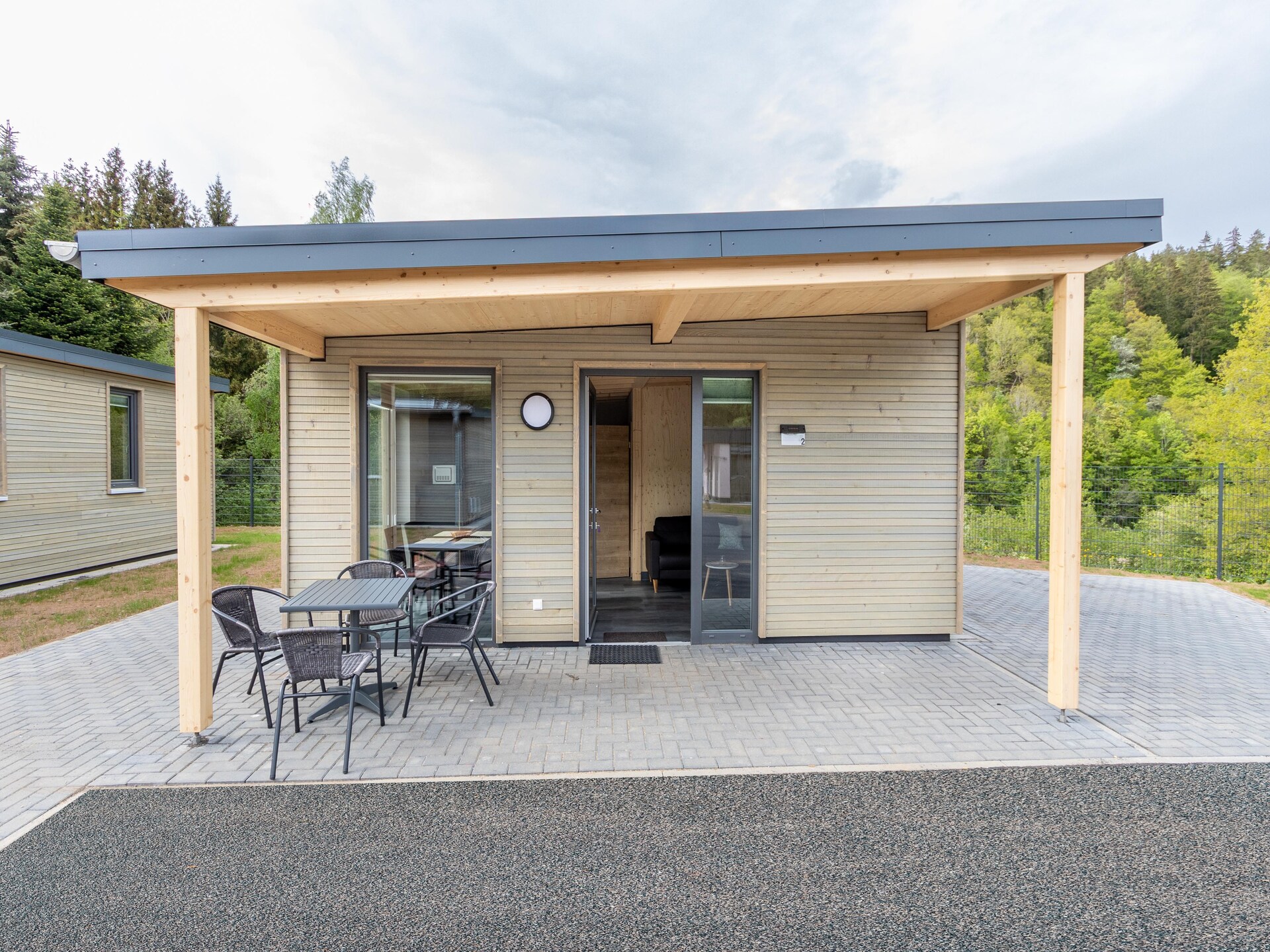 Rustgevende bungalow aan het Kronenburgmeer in Hallschlag - foto 1
