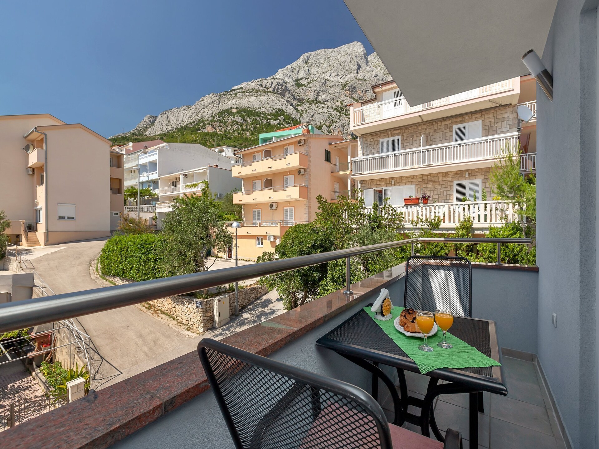 Zonnig appartement met balkon op 400 meter van het strand in Baška Voda - foto 11