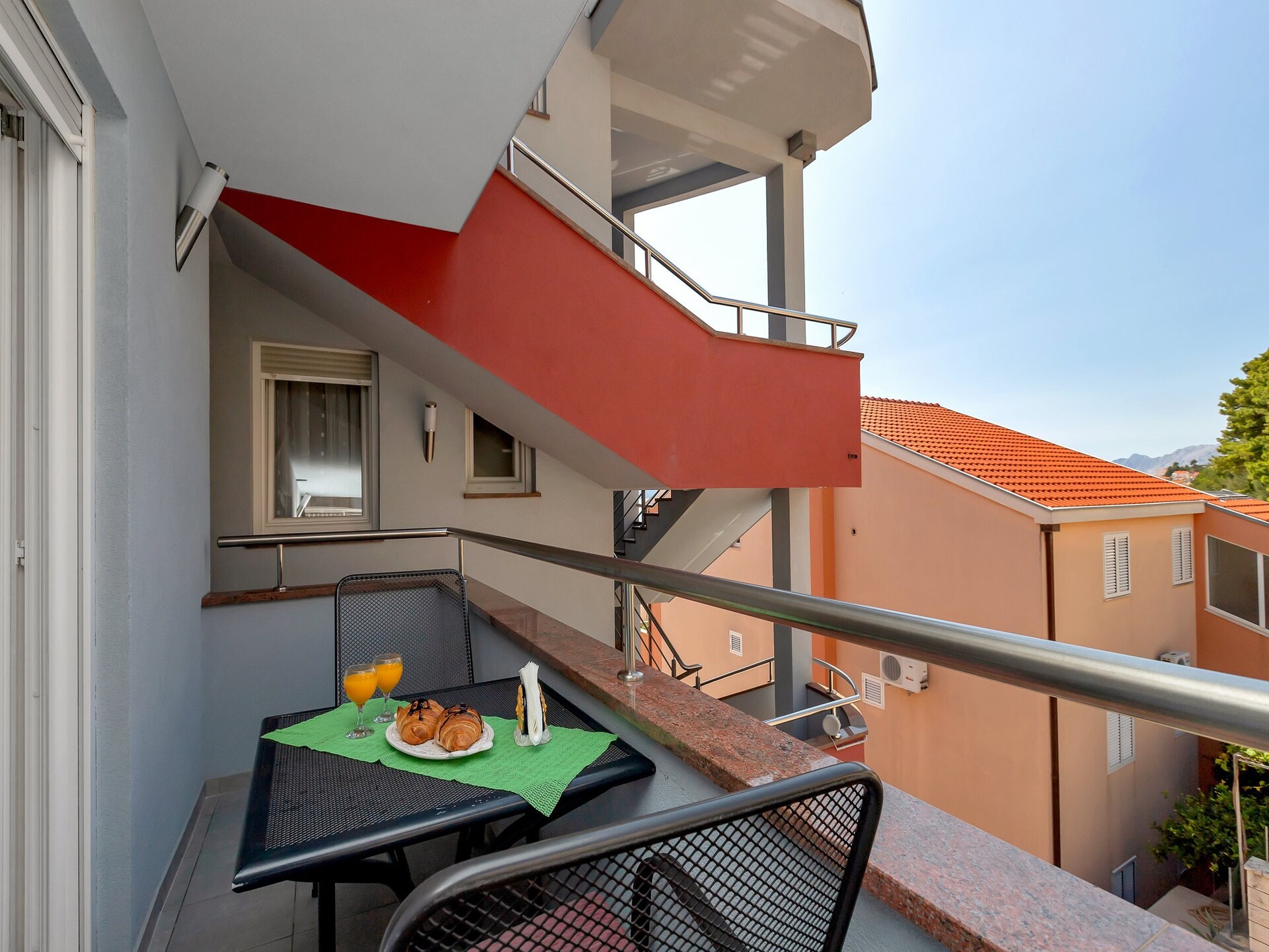 Zonnig appartement met balkon op 400 meter van het strand in Baška Voda - foto 13