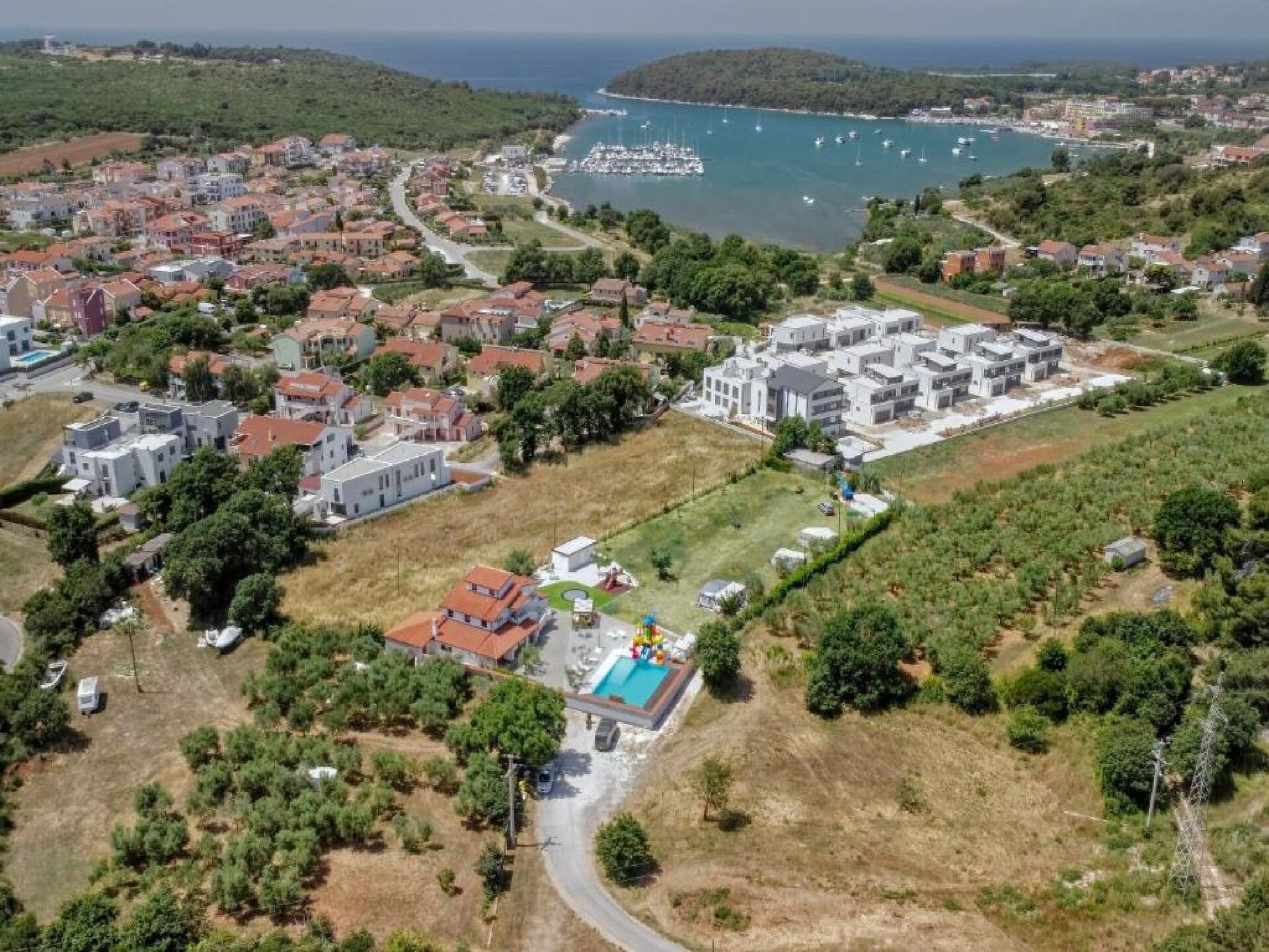 Ruime stacaravan voor 6 personen nabij Pula met zwembad op 800m van strand - foto 14