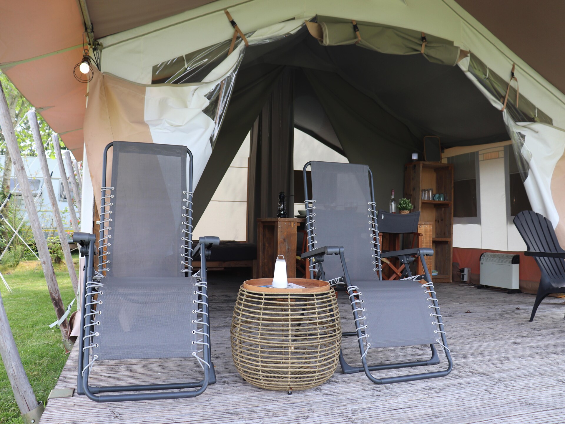 Glamping in Friesland: Luxe safaritent Noflik op rustige natuurcamping - foto 35