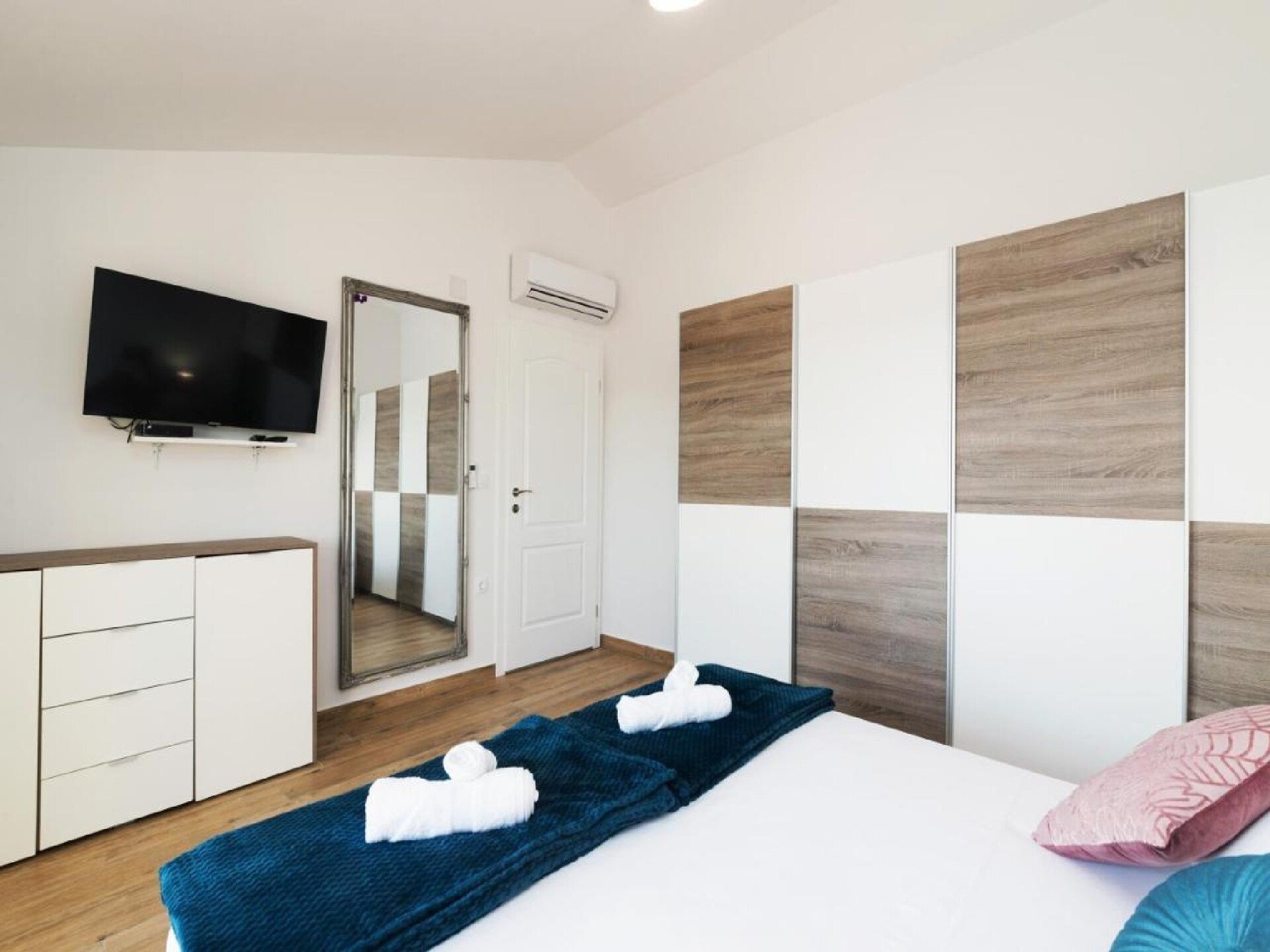 Ruim 3-slaapkamerappartement met balkon en gedeeld zwembad in Radovin - foto 12