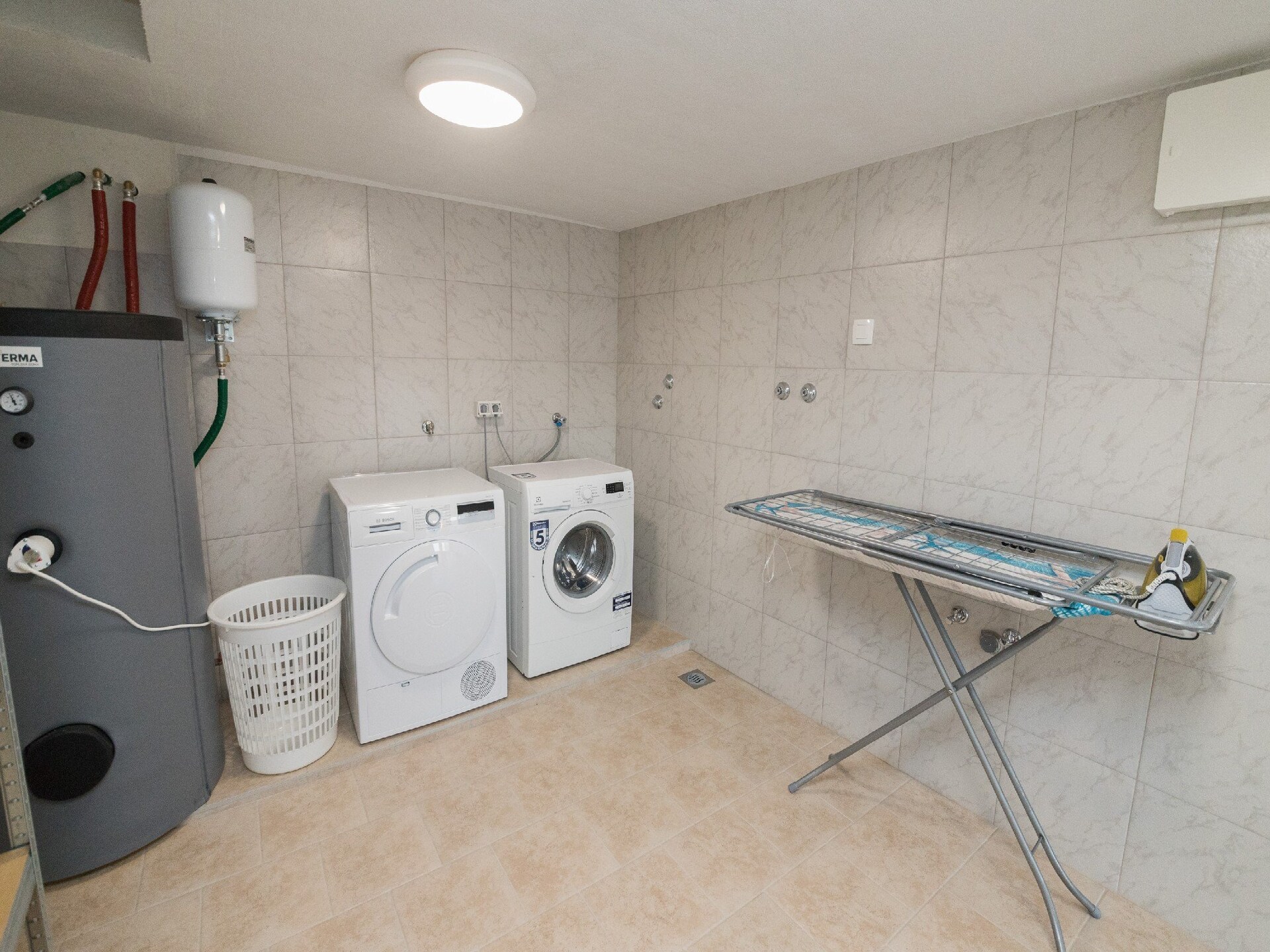 Ruim 3-slaapkamerappartement met balkon en gedeeld zwembad in Radovin - foto 25