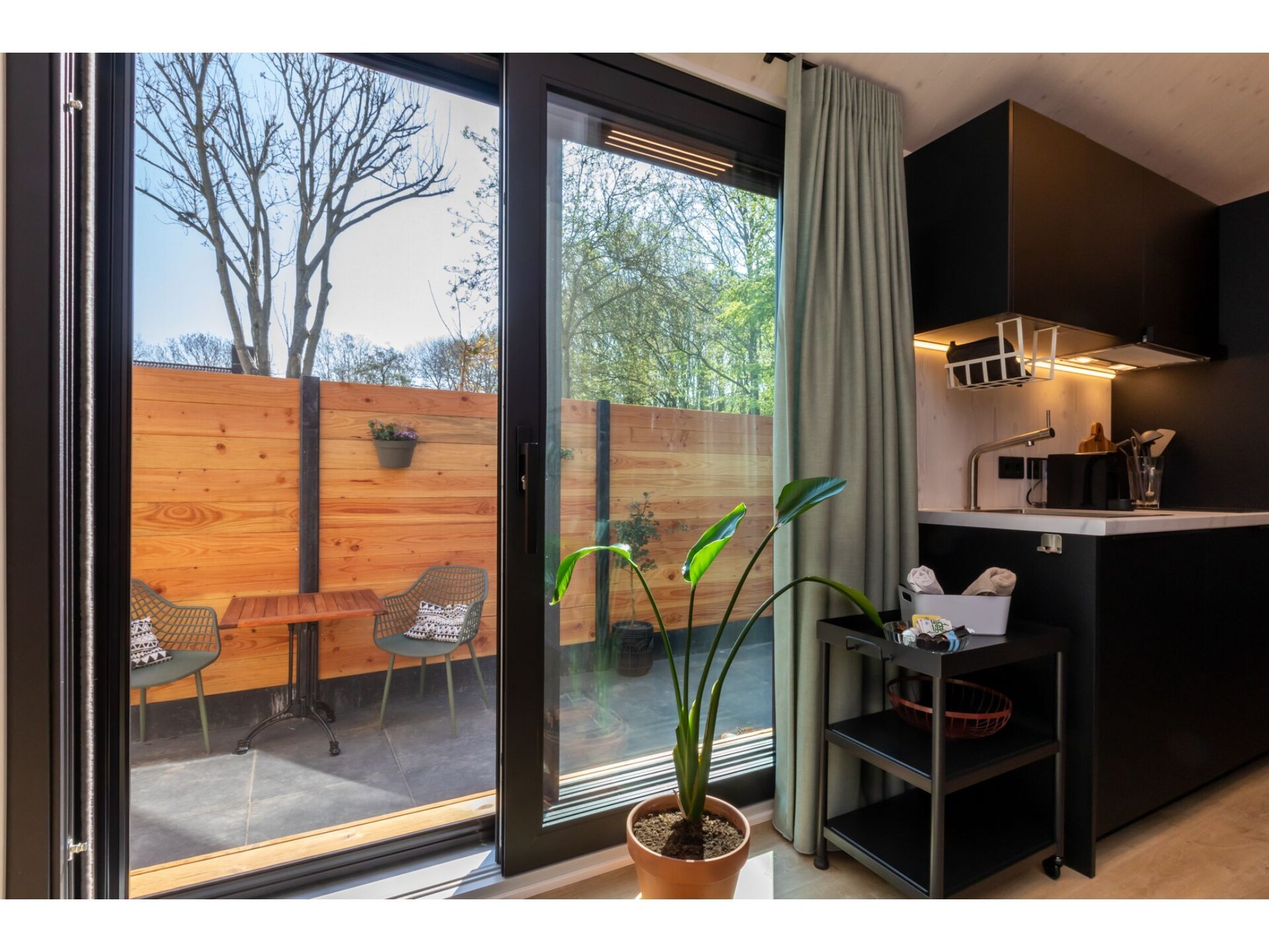 Tinyhouse La Mouette: minimalistisch genieten tussen bos en duinen in Zoutelande - foto 11