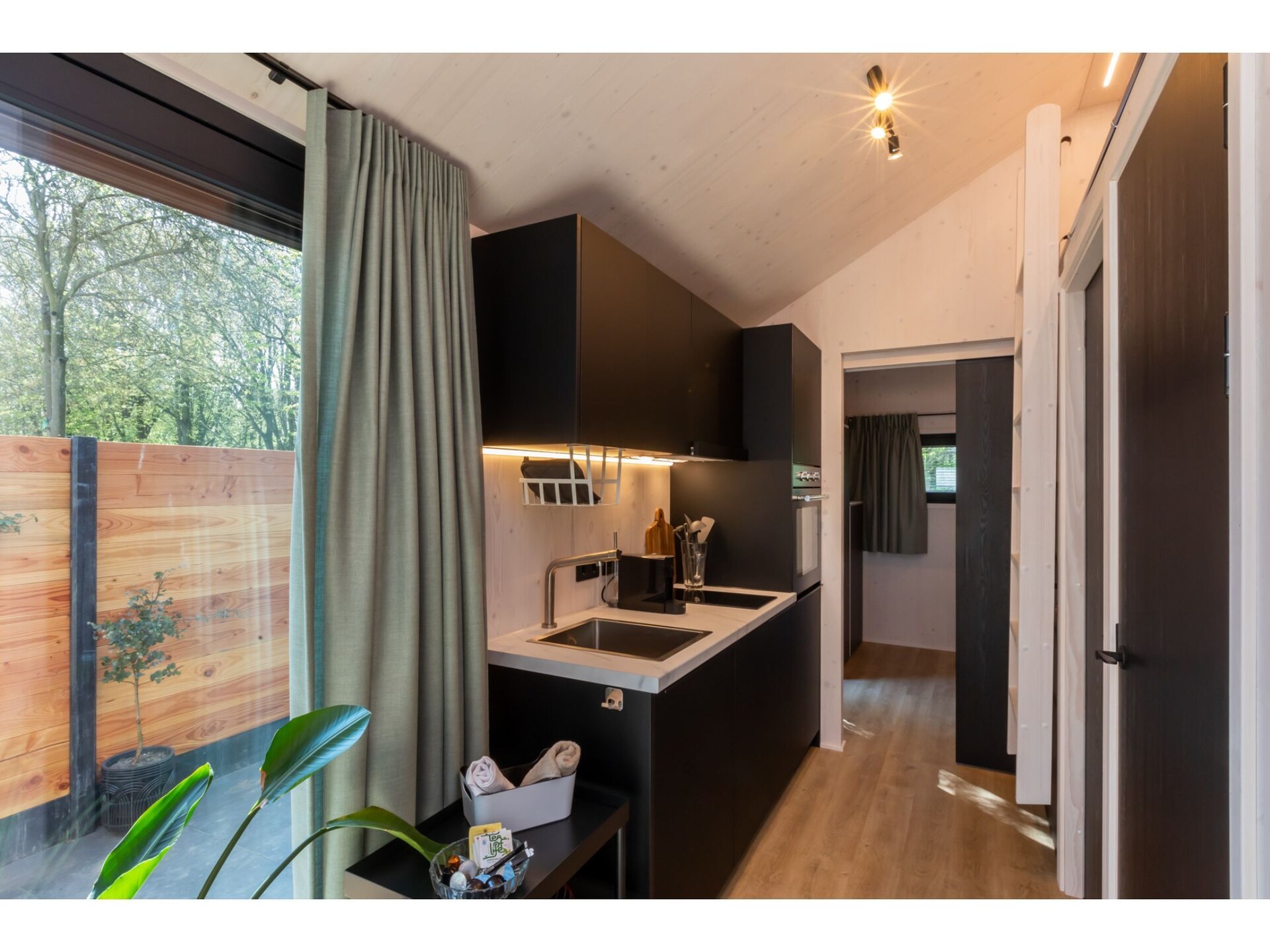 Tinyhouse La Mouette: minimalistisch genieten tussen bos en duinen in Zoutelande - foto 12
