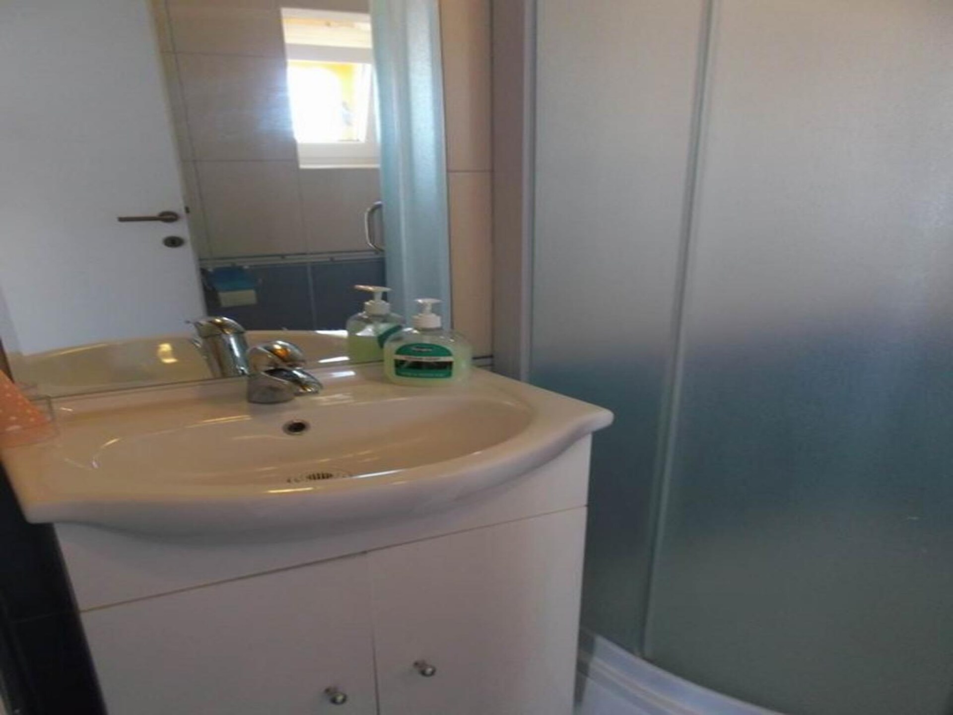 Op 500 m van het strand: Comfortabel appartement op Murter - foto 7