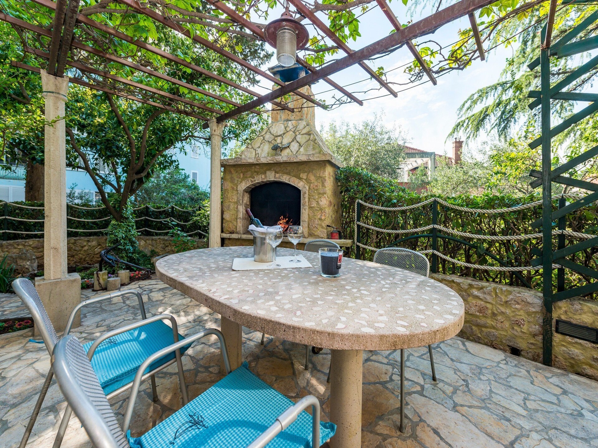 Sfeervol studio-appartement met zonnig terras in rustig Lapad, vlakbij strand - foto 32