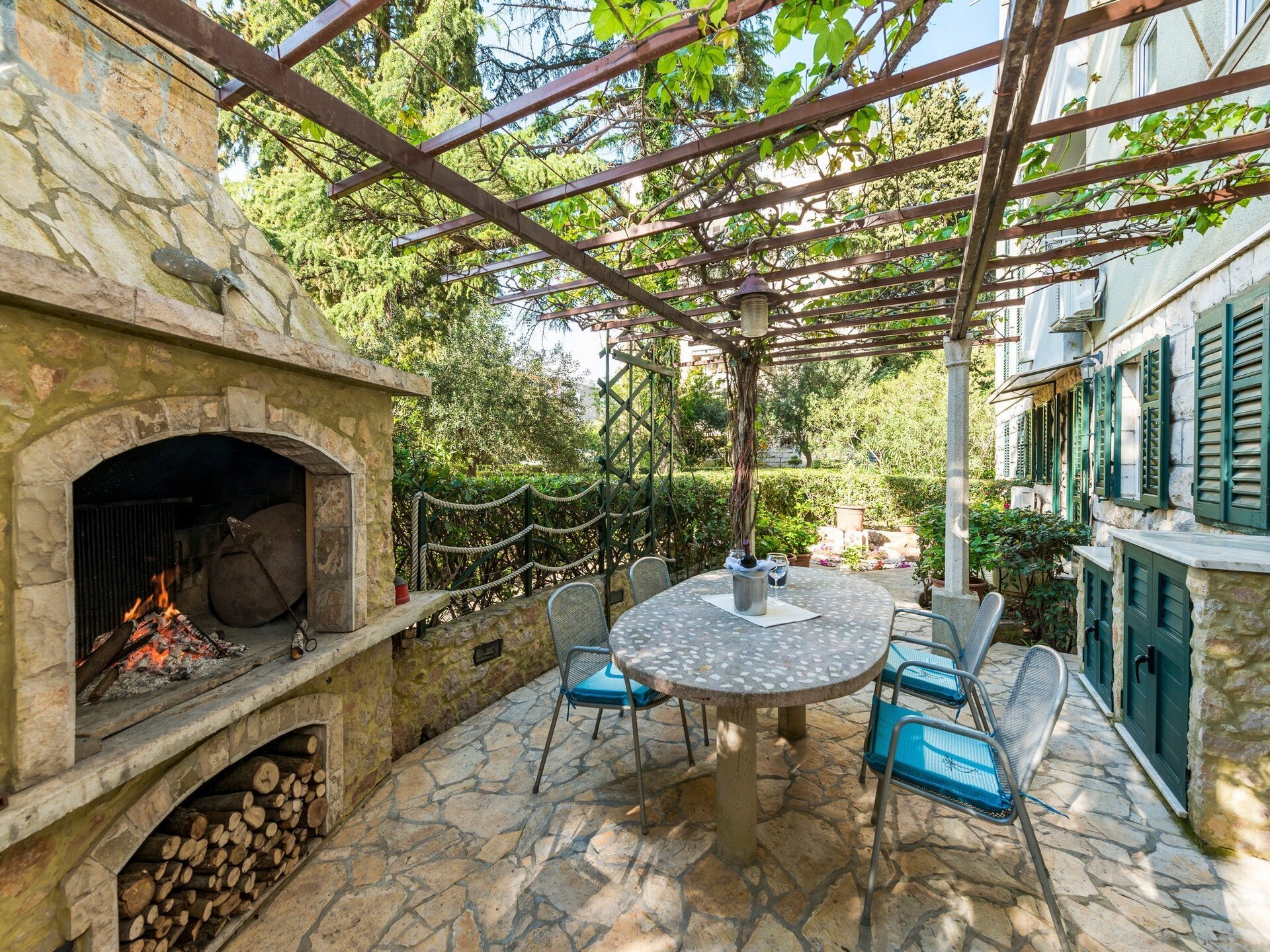 Sfeervol studio-appartement met zonnig terras in rustig Lapad, vlakbij strand - foto 31