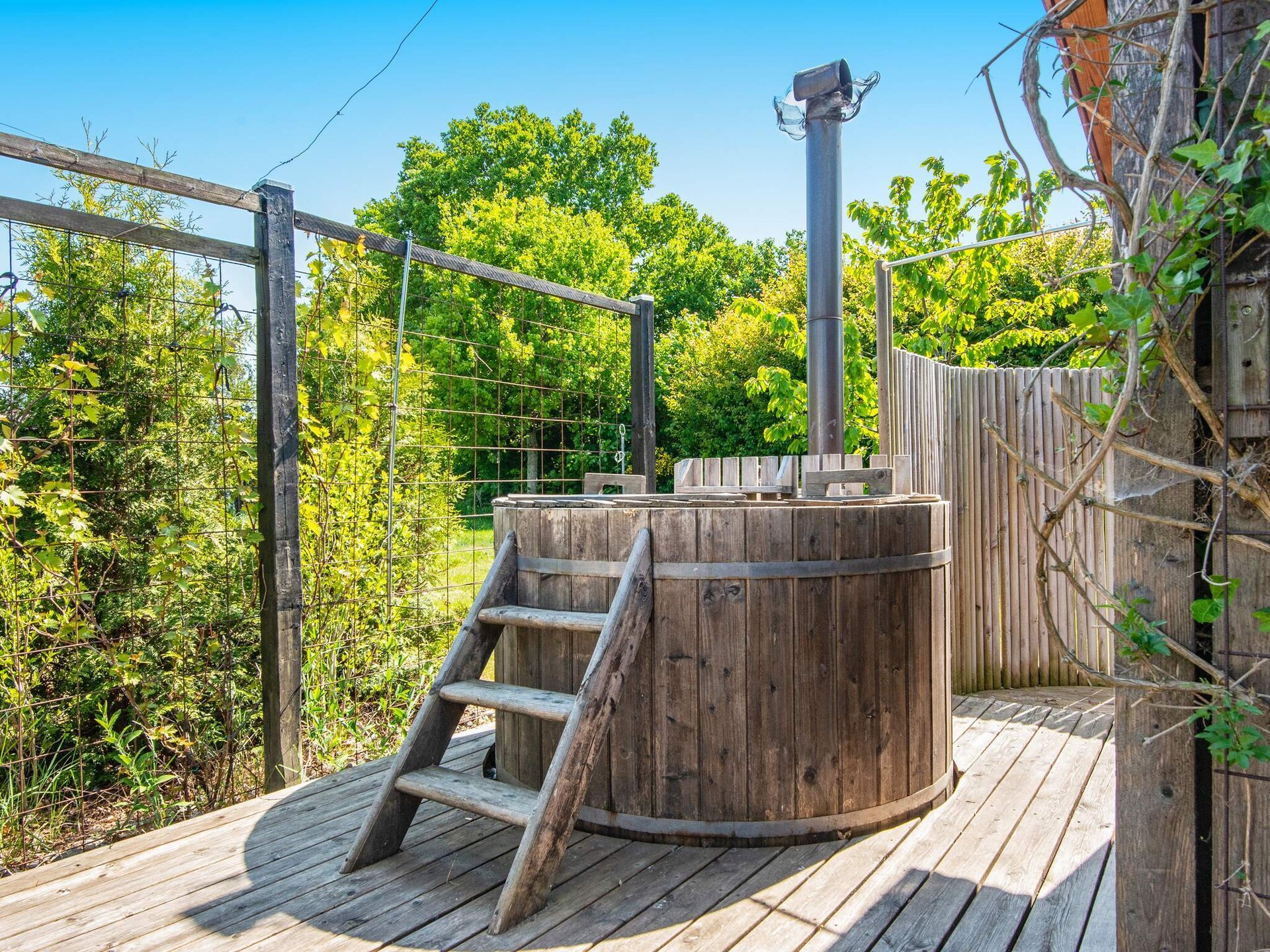 Sfeervol gerenoveerd vakantiehuis met houten hottub in Ørsted - foto 35