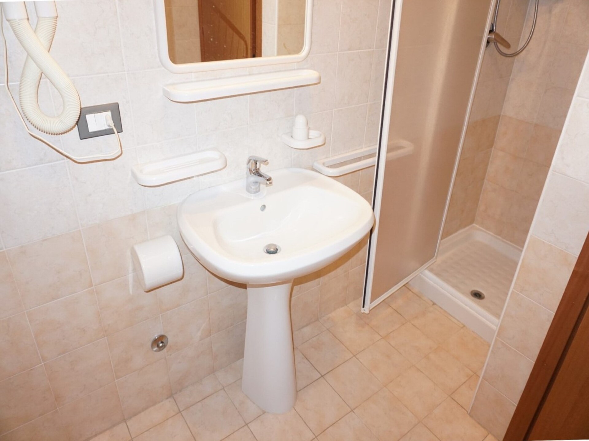 Licht appartement met zwembad op 500m van strand in Porto Santa Margherita - foto 11