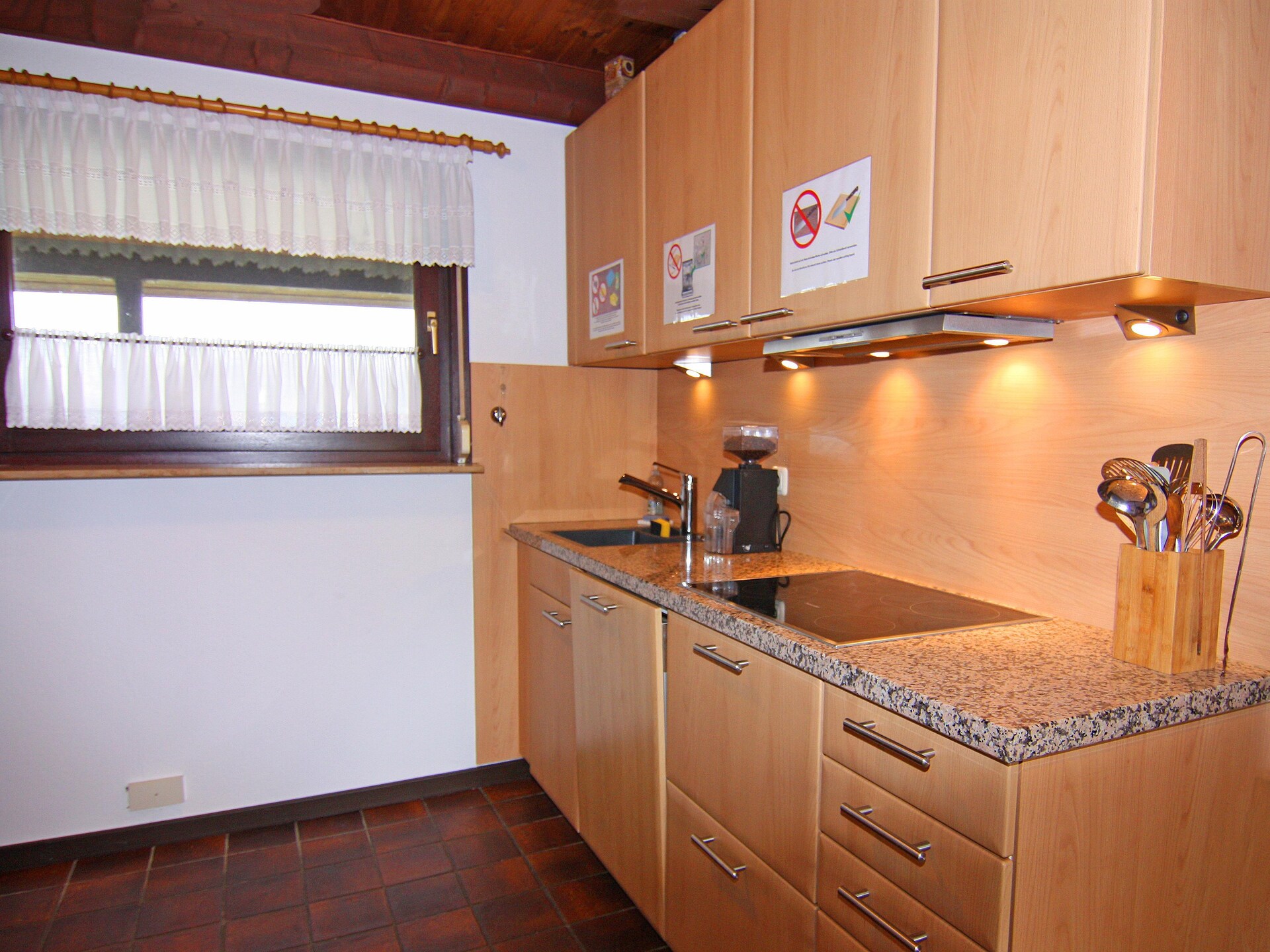 Nurdachhaus Krusendorf: Gezellig vakantiehuis met open haard, 150m van zee - foto 17