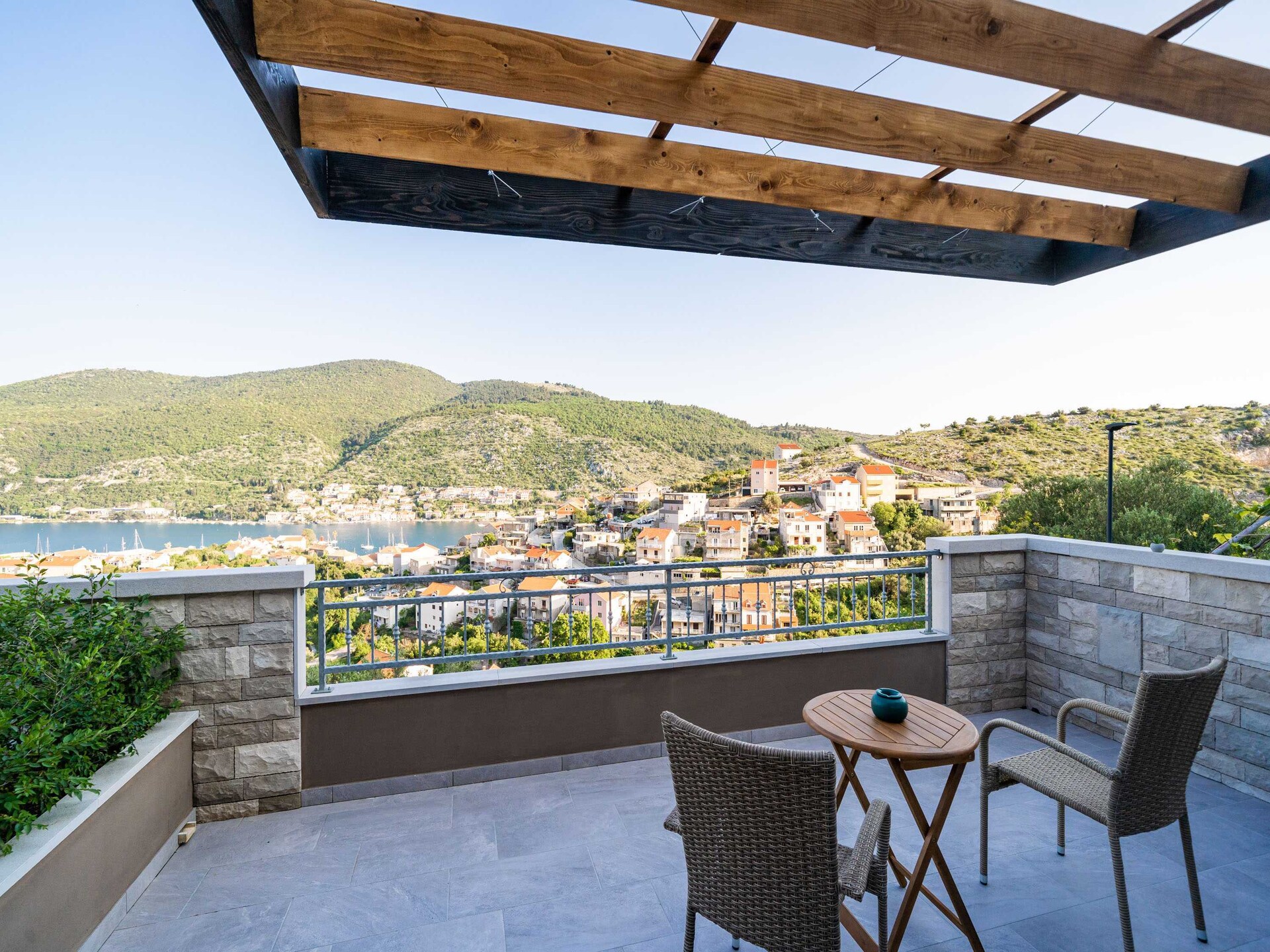 Studio met terras en gedeeld zwembad, uitzicht op bergen en rivier - foto 44