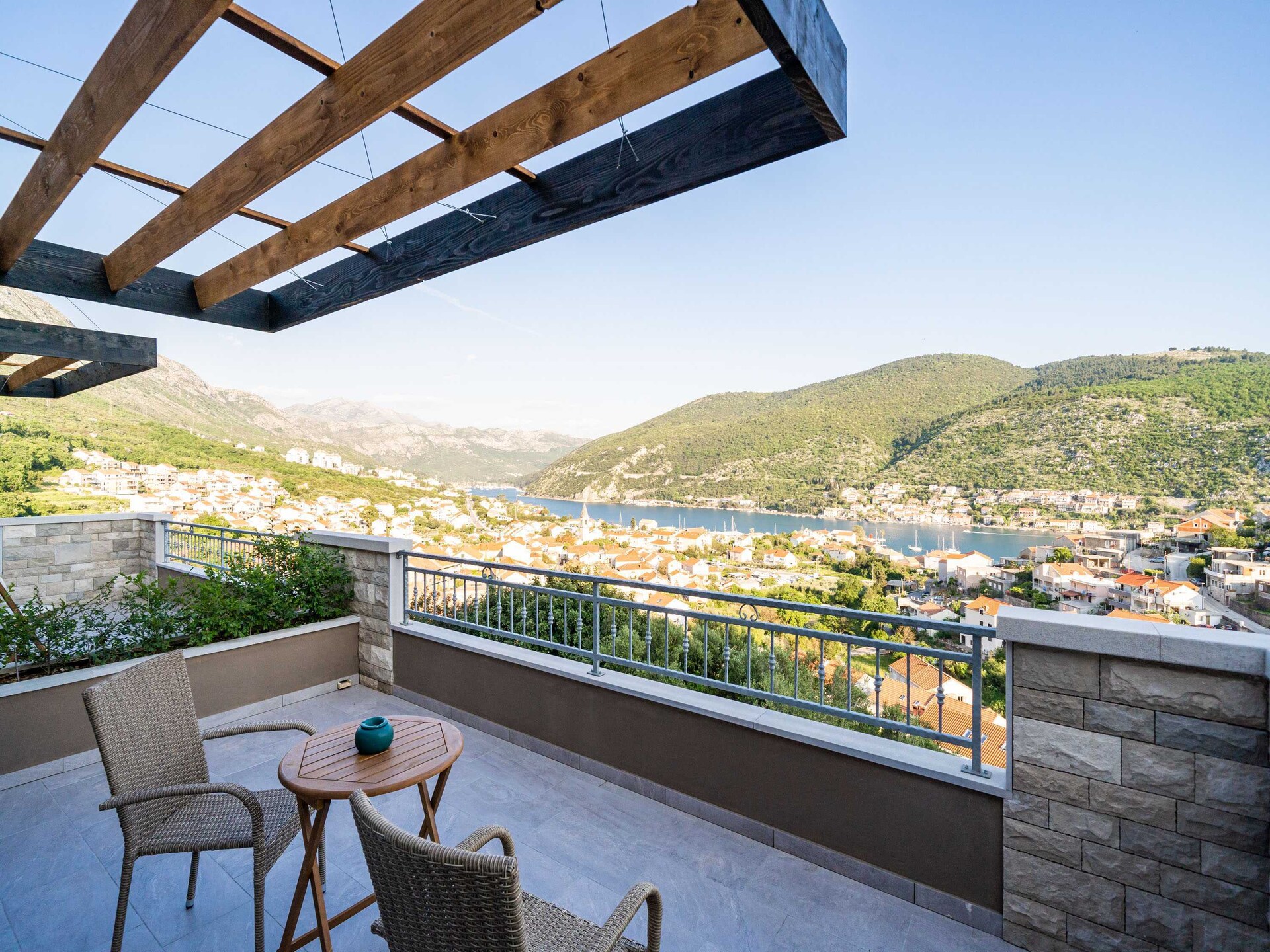 Studio met terras en gedeeld zwembad, uitzicht op bergen en rivier - foto 43