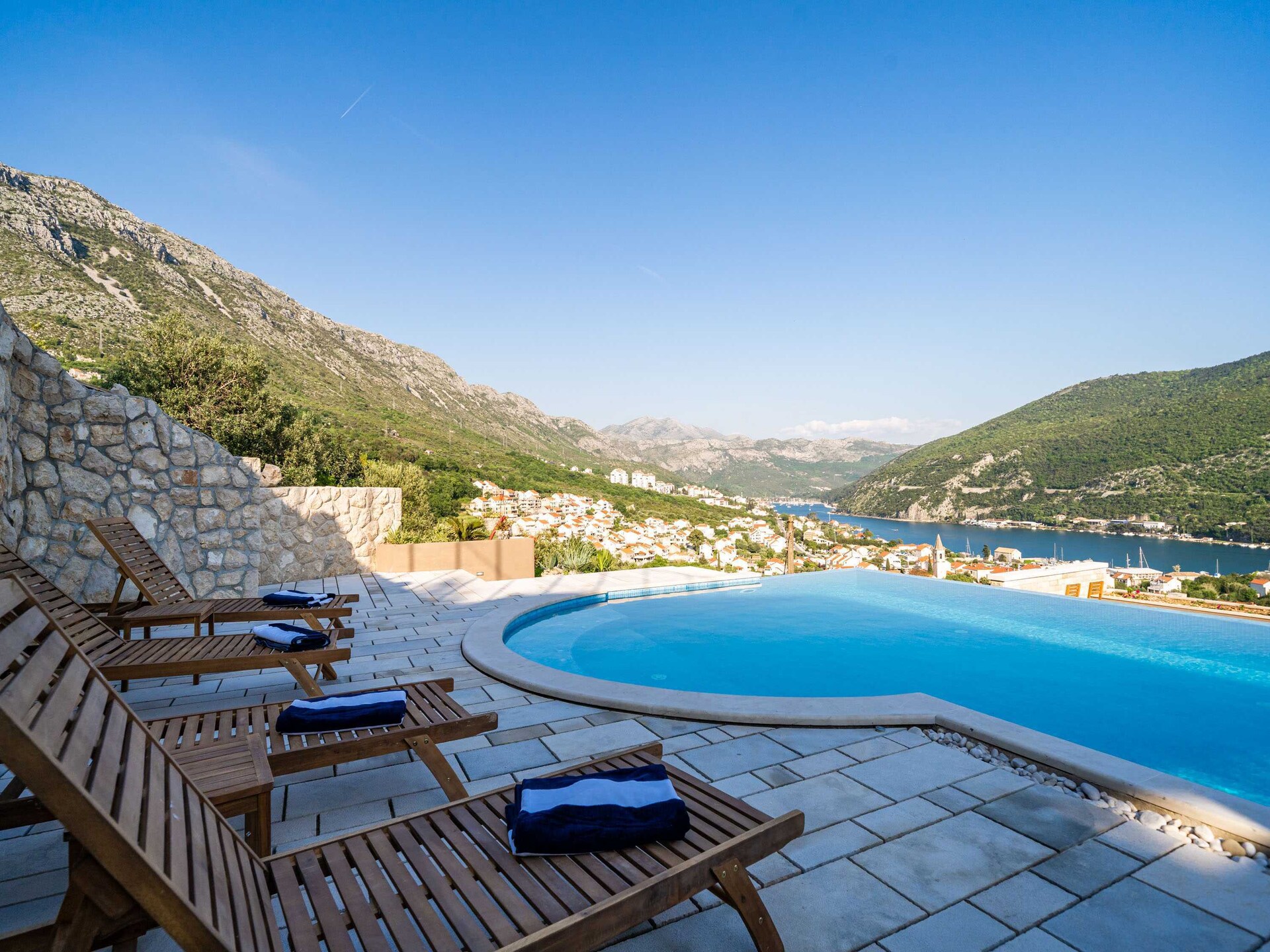 Studio met terras en gedeeld zwembad, uitzicht op bergen en rivier - foto 35