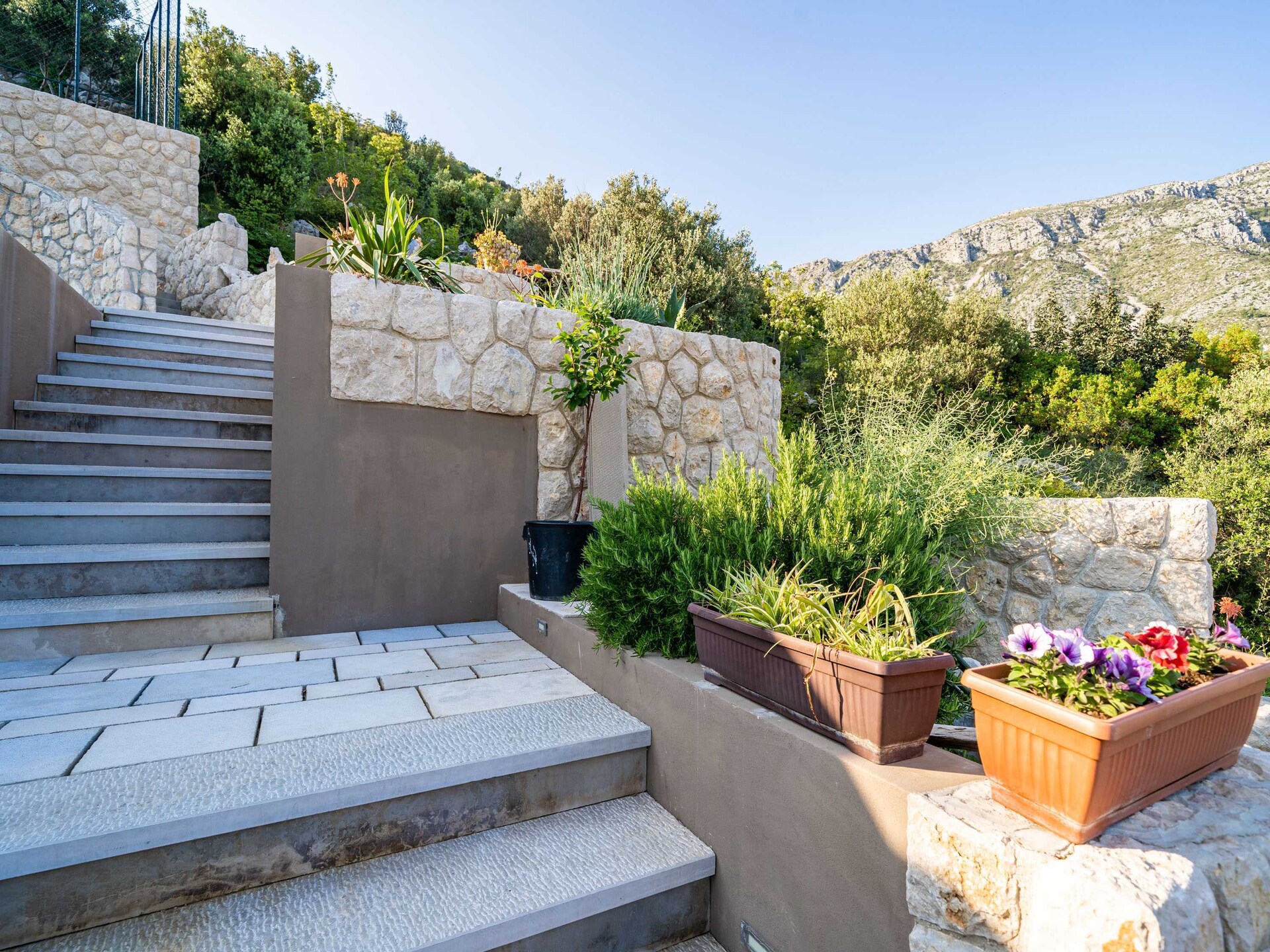 Rustiek appartement met gedeeld zwembad en bergzicht nabij Dubrovnik - foto 15