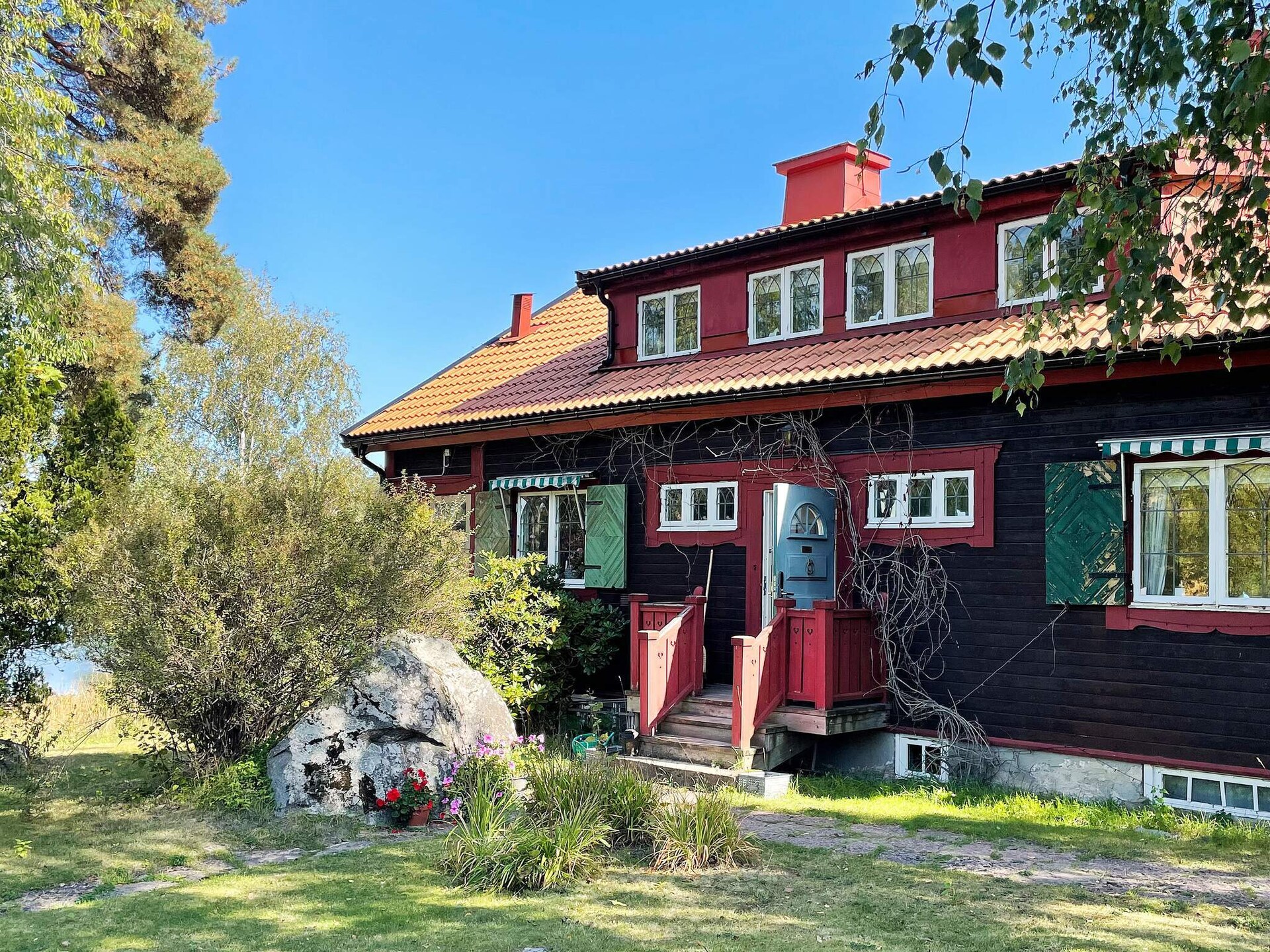 Exclusieve villa uit 1900 met uitzicht op het meer Ösbysjön in Djursholm - foto 4