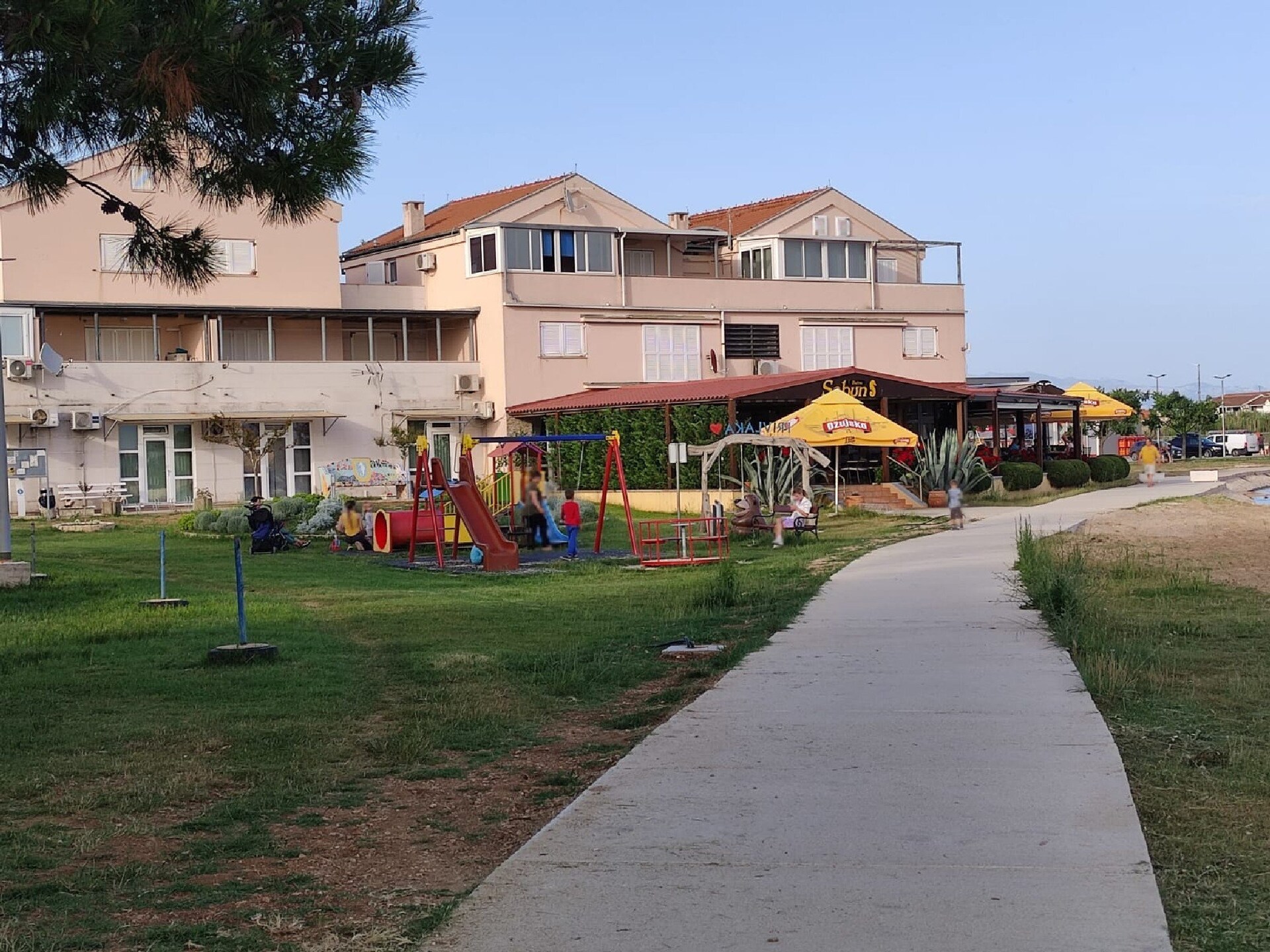 Stacaravan aan zee in Privlaka met terras, BBQ en wifi - foto 18