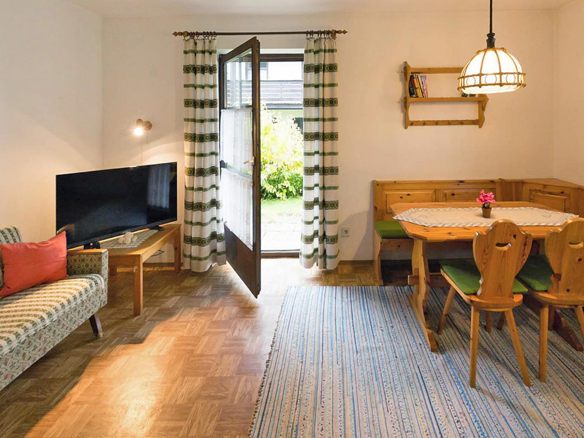 Op 300 m van het meer: sfeervol appartement in Neuschönau - foto 2