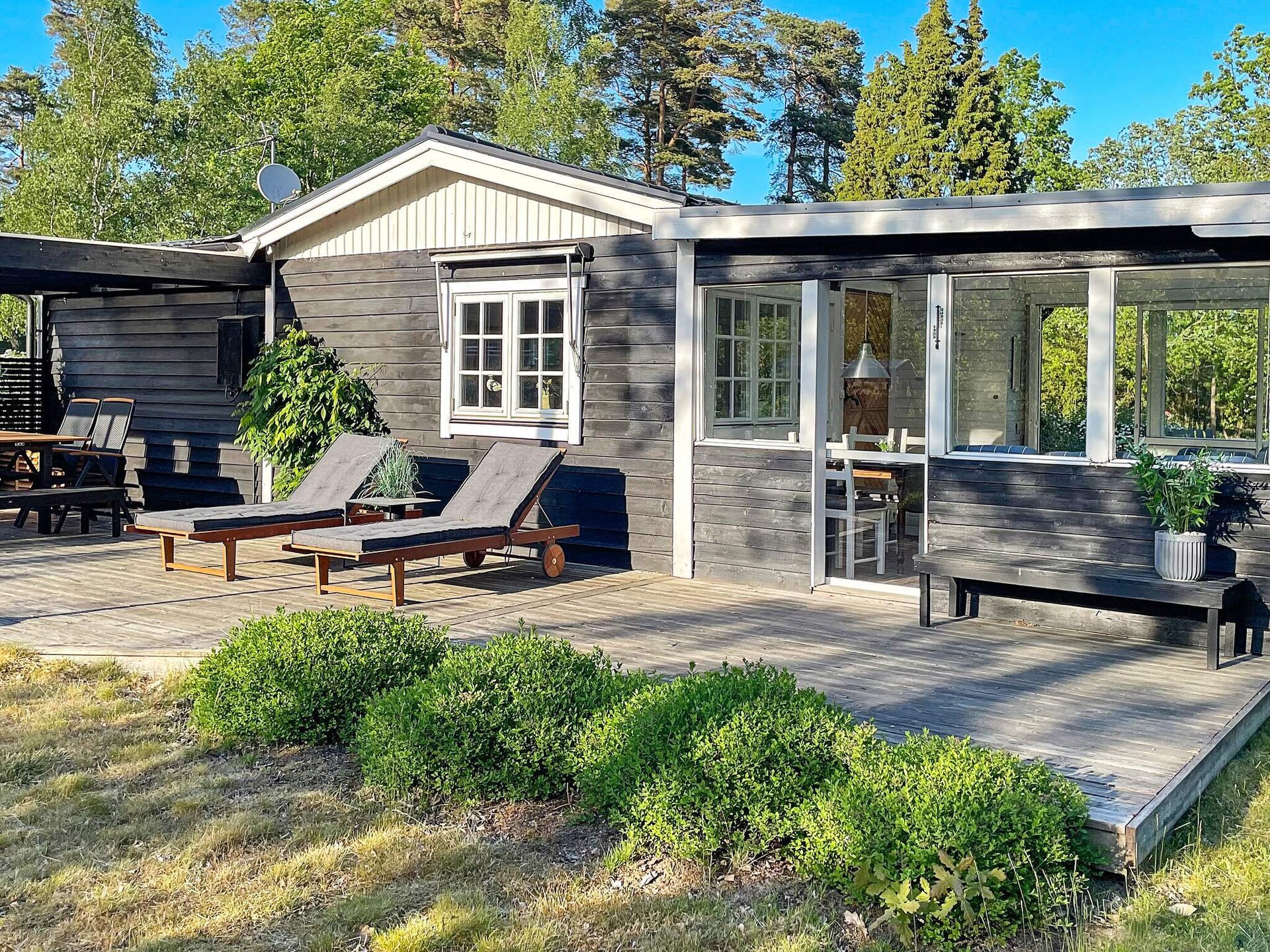 Zweeds vakantiehuis aan de golfbaan, 250 meter van zee en meer - foto 1