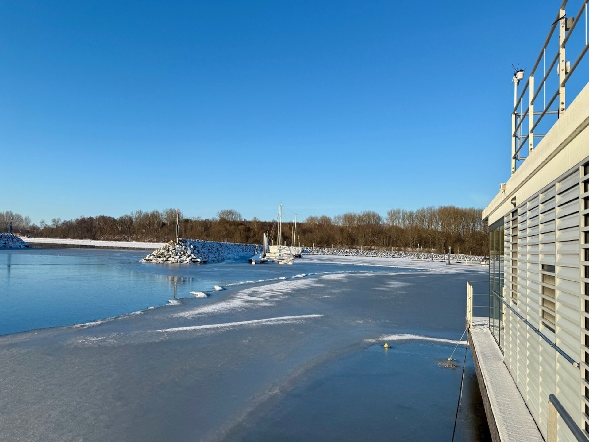 Woonboot voor 2 personen aan de Oostzee in Boltenhagen met WiFi en terras - foto 20