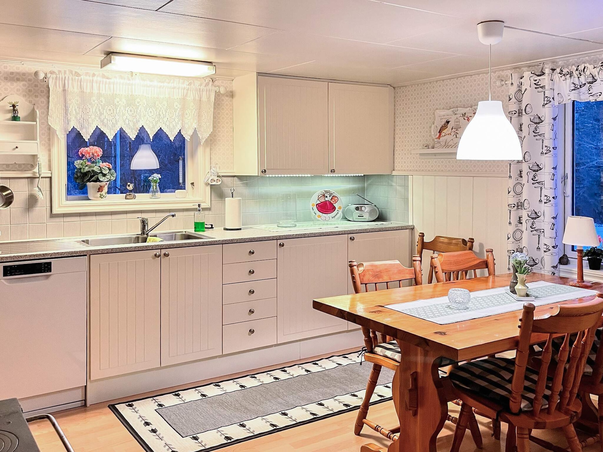 Sfeervol vakantiehuis in Brålanda met sauna en grote tuin - foto 17