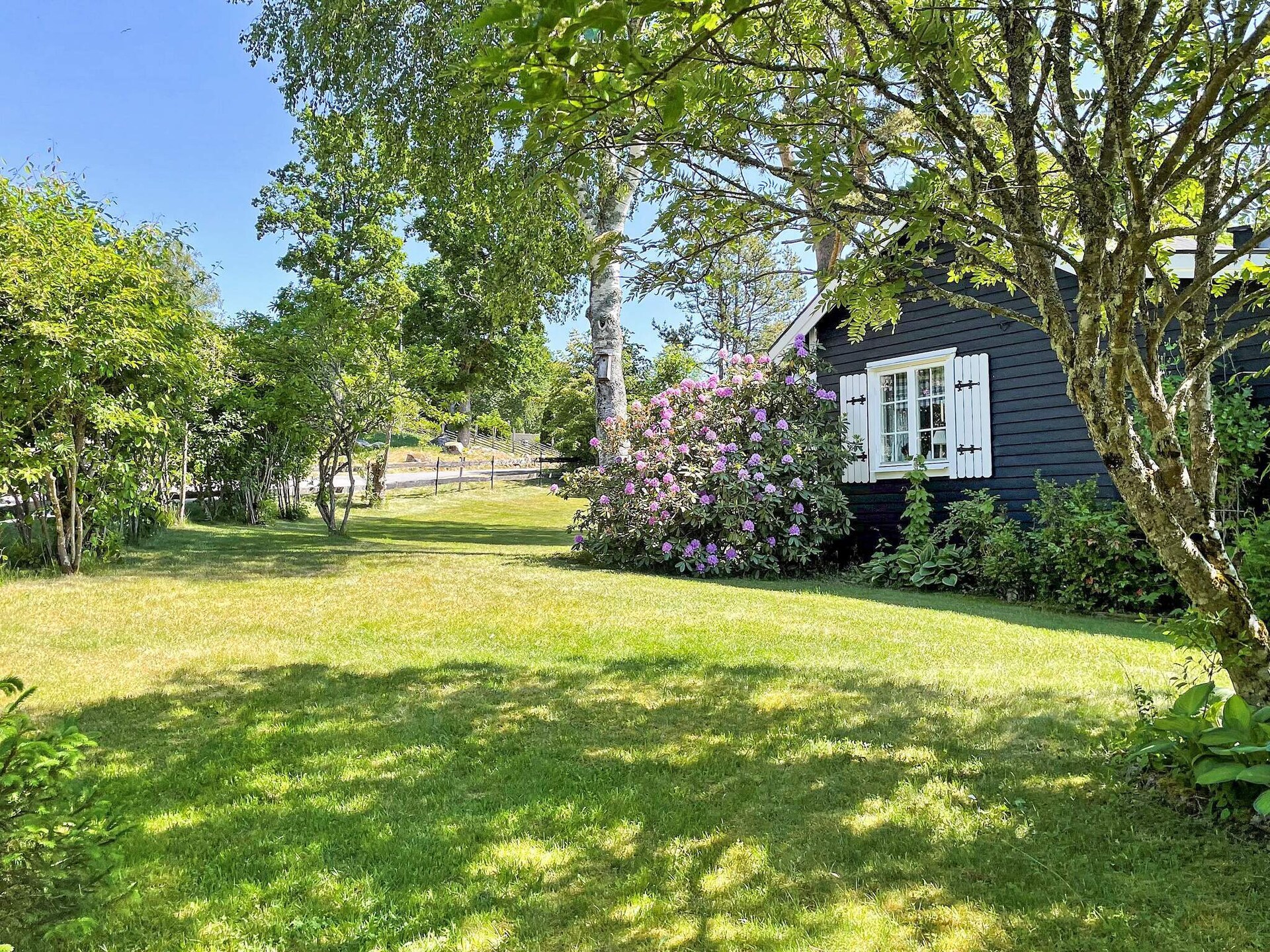 Sfeervol vakantiehuis aan het meer Frisjön met uitzicht en eigen tuin - foto 6