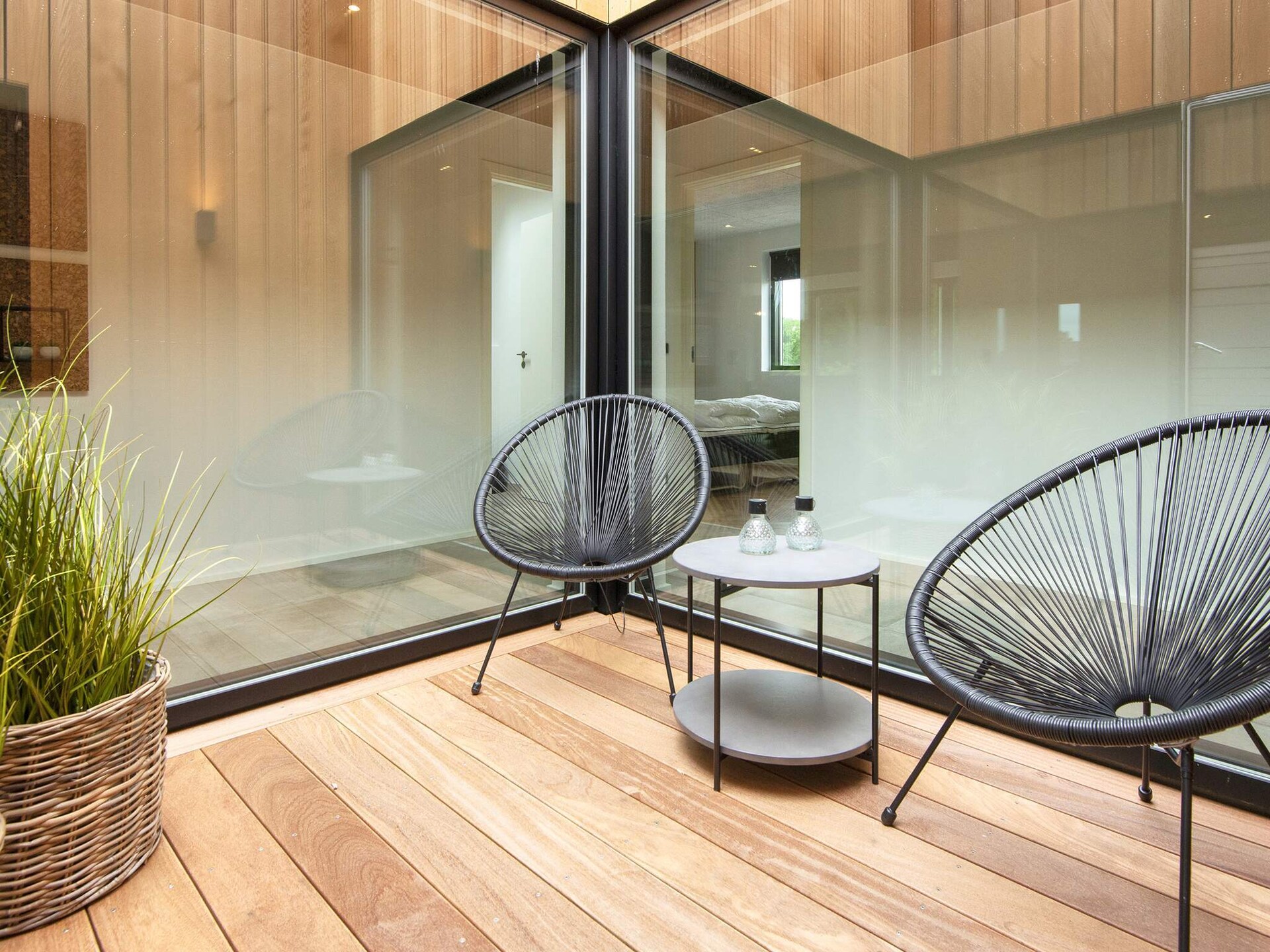 Luxe nieuw vakantiehuis aan meer met whirlpool en gameroom - foto 26
