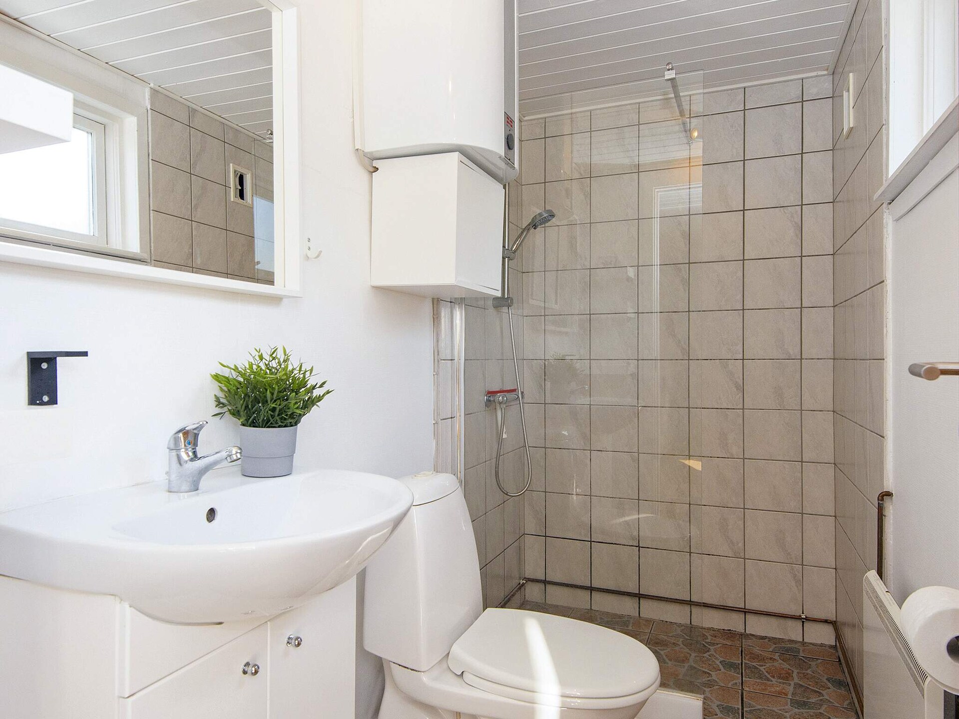 Licht vakantiehuis bij de fjord met omheinde tuin en twee terrassen - foto 33