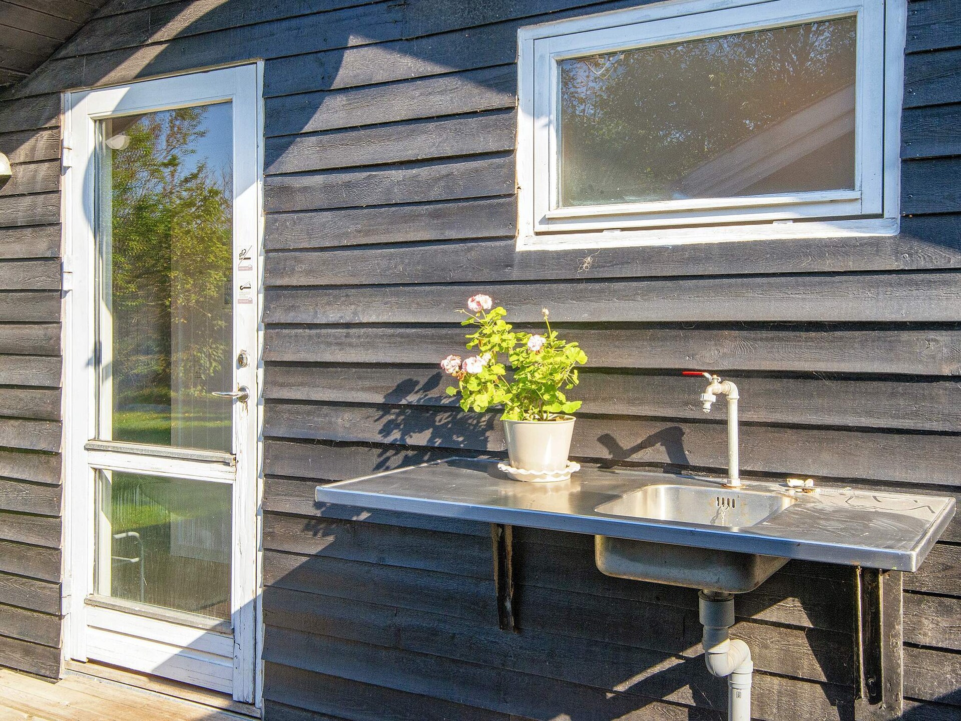 Licht vakantiehuis bij de fjord met omheinde tuin en twee terrassen - foto 39