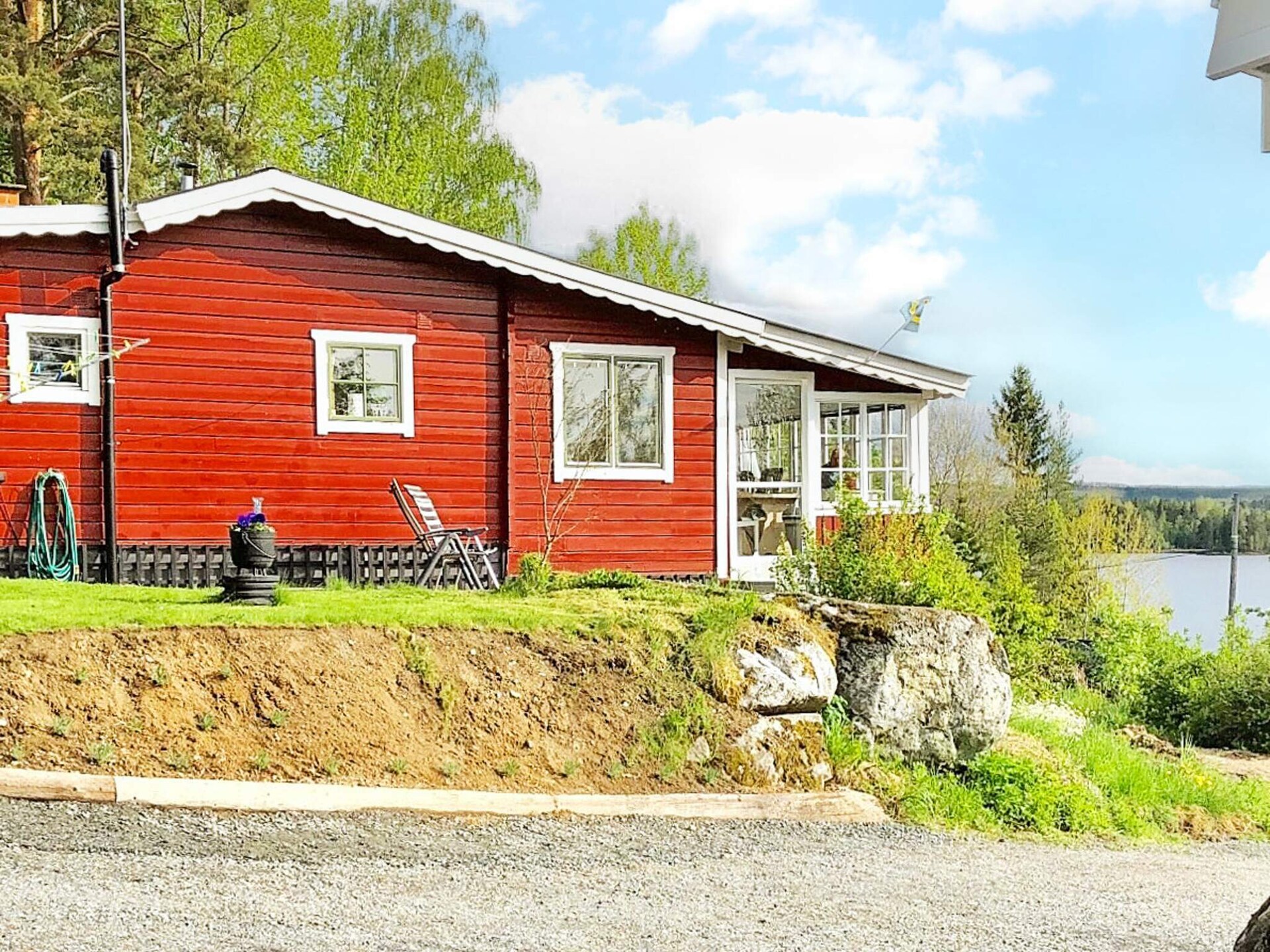 Authentiek Zweeds vakantiehuis met uitzicht op het meer Vågsjön in Enviken - foto 1