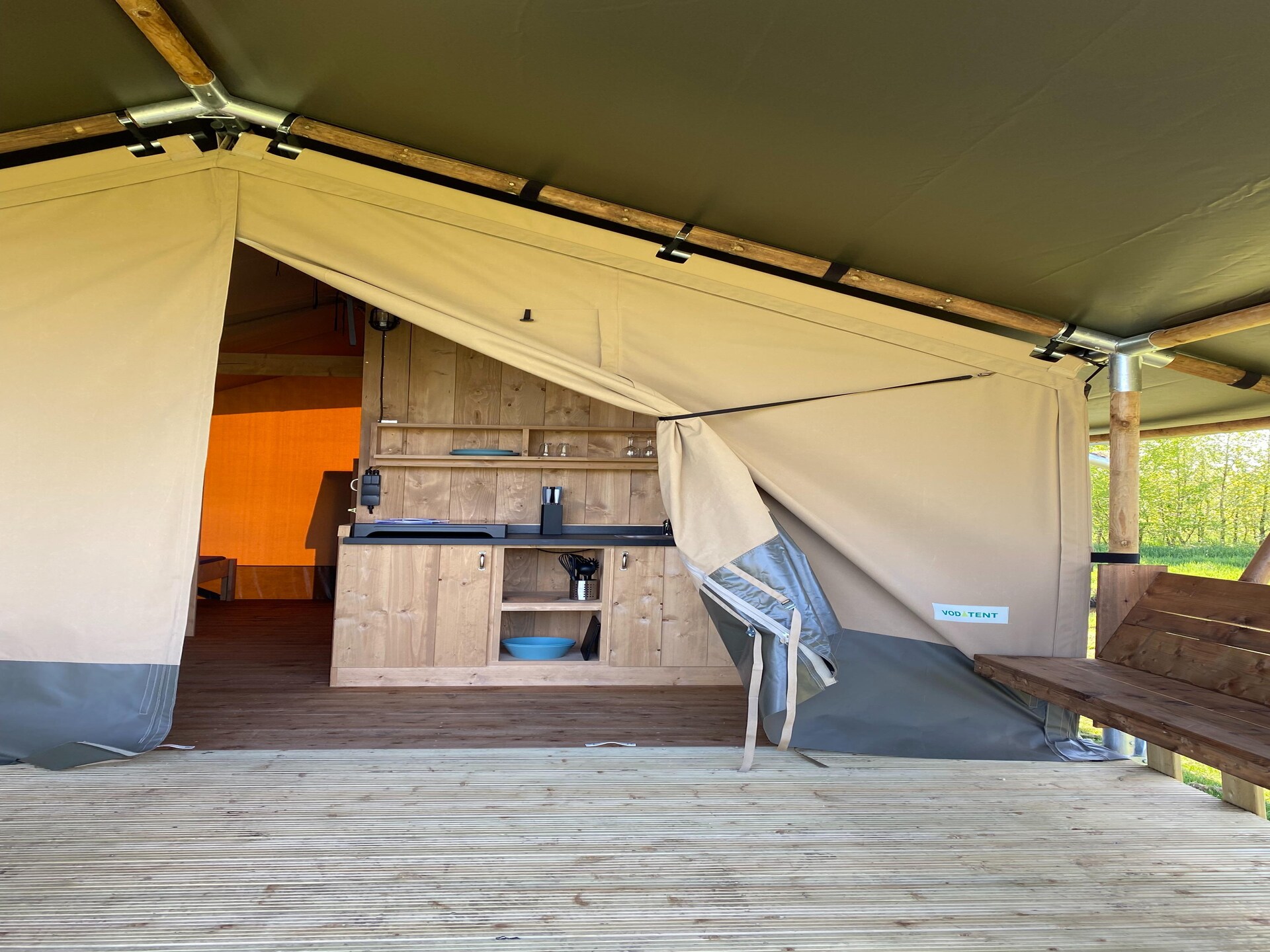 Luxe glampingtent met badkamer in hart van Friese waterrijk - foto 18