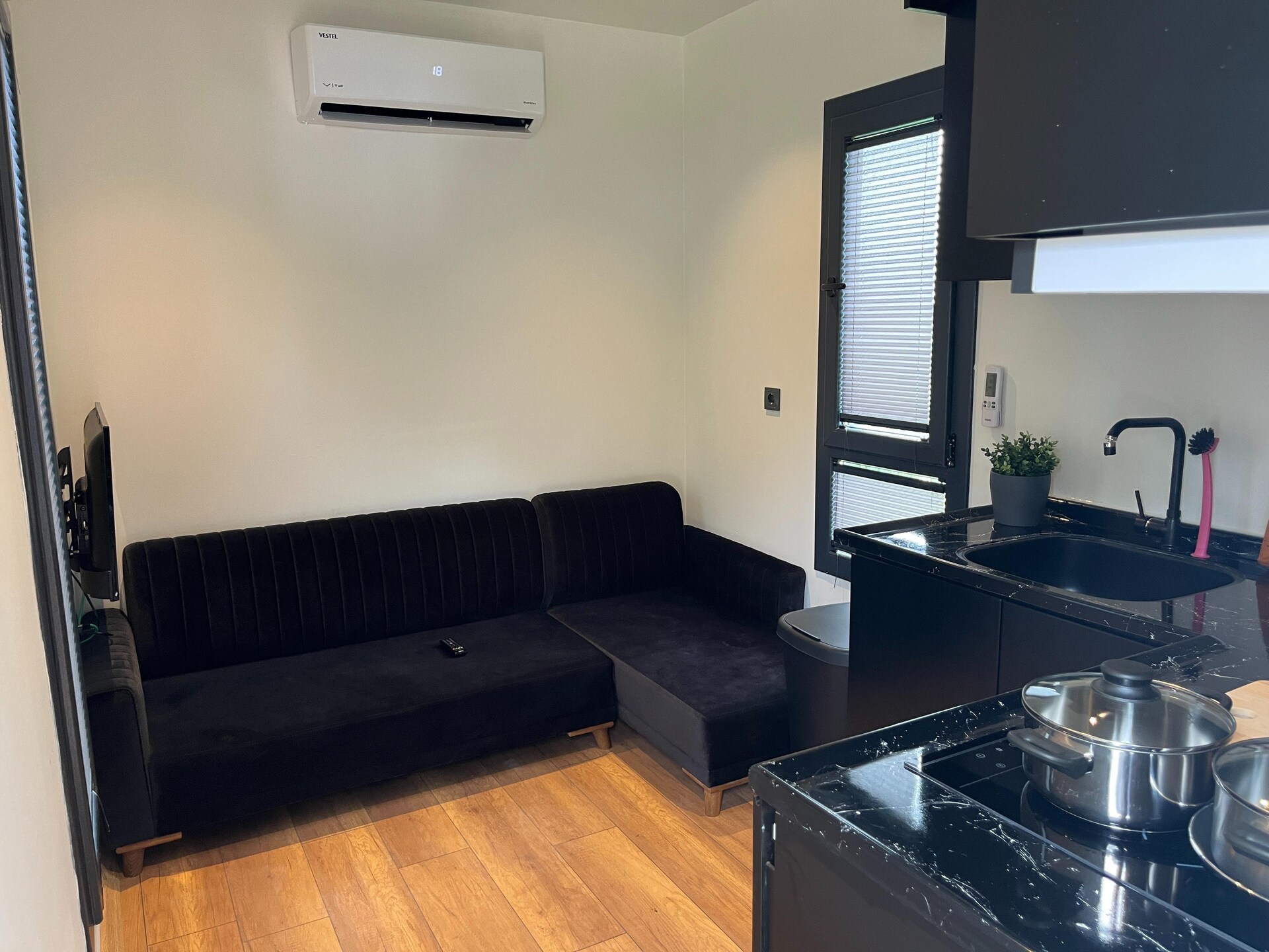 Knus Tiny House op Recreatiepark Rhederlaagse Meren voor 2 personen - foto 5