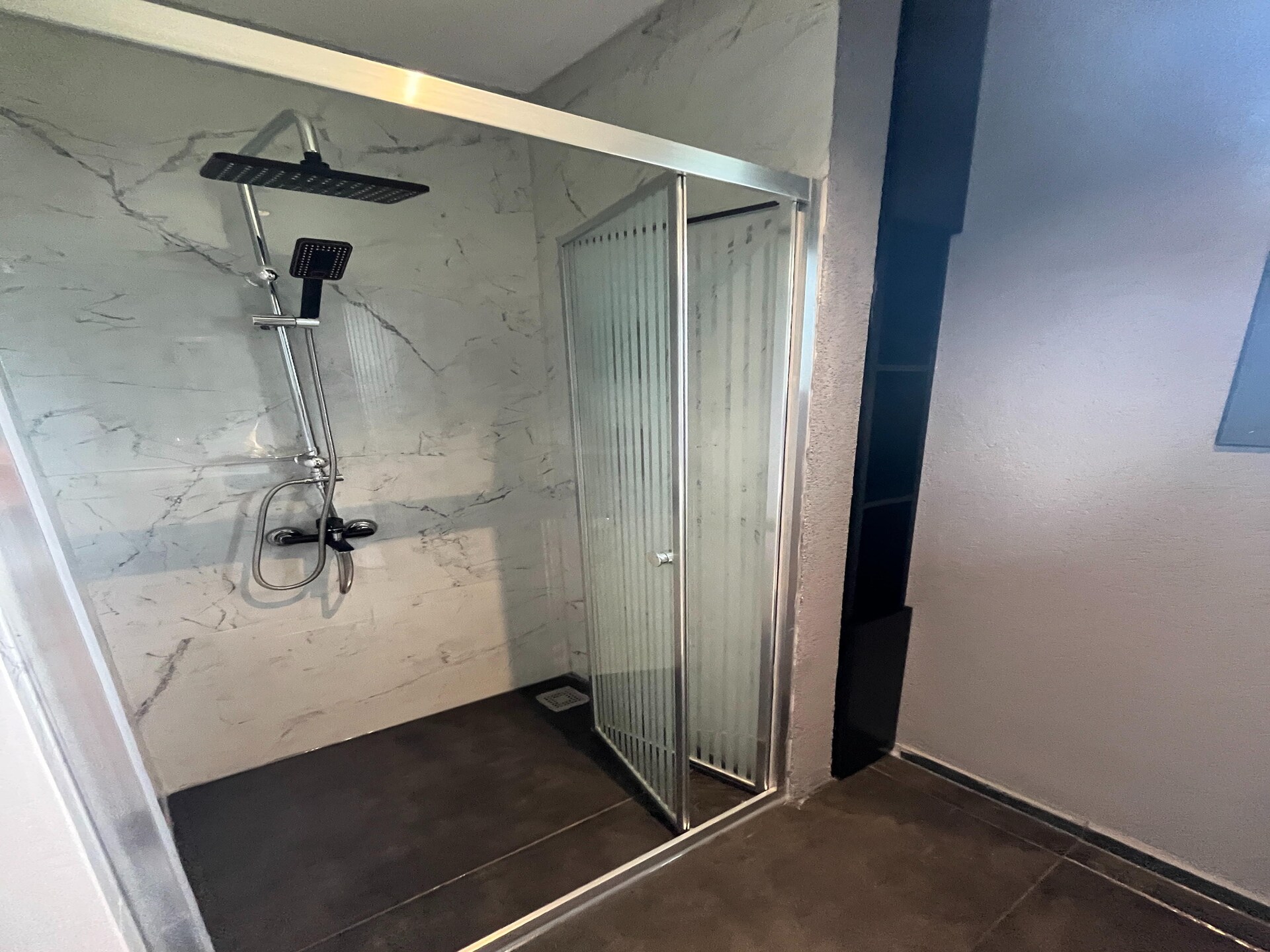 Knus Tiny House op Recreatiepark Rhederlaagse Meren voor 2 personen - foto 9