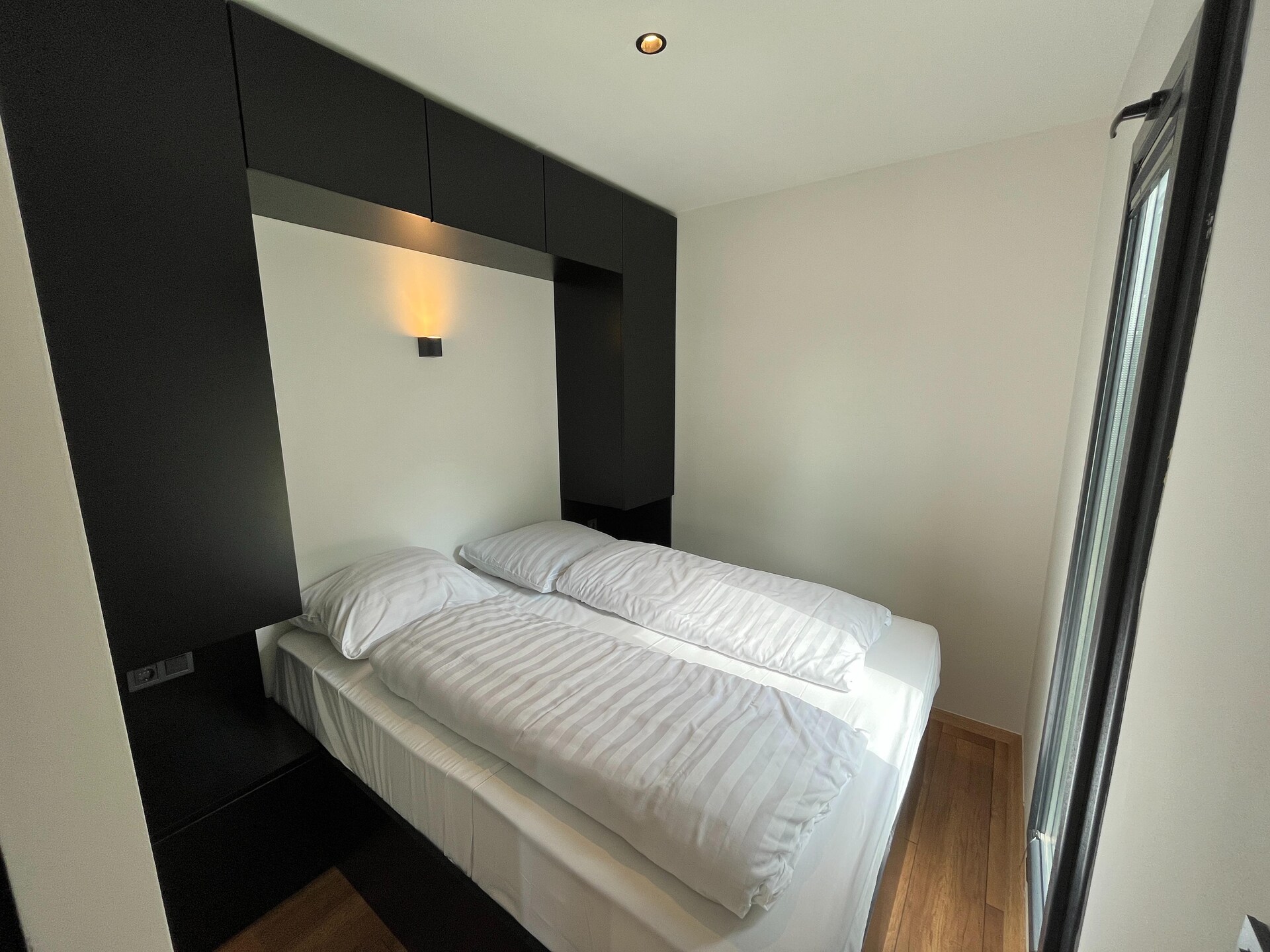 Knus Tiny House op Recreatiepark Rhederlaagse Meren voor 2 personen - foto 3