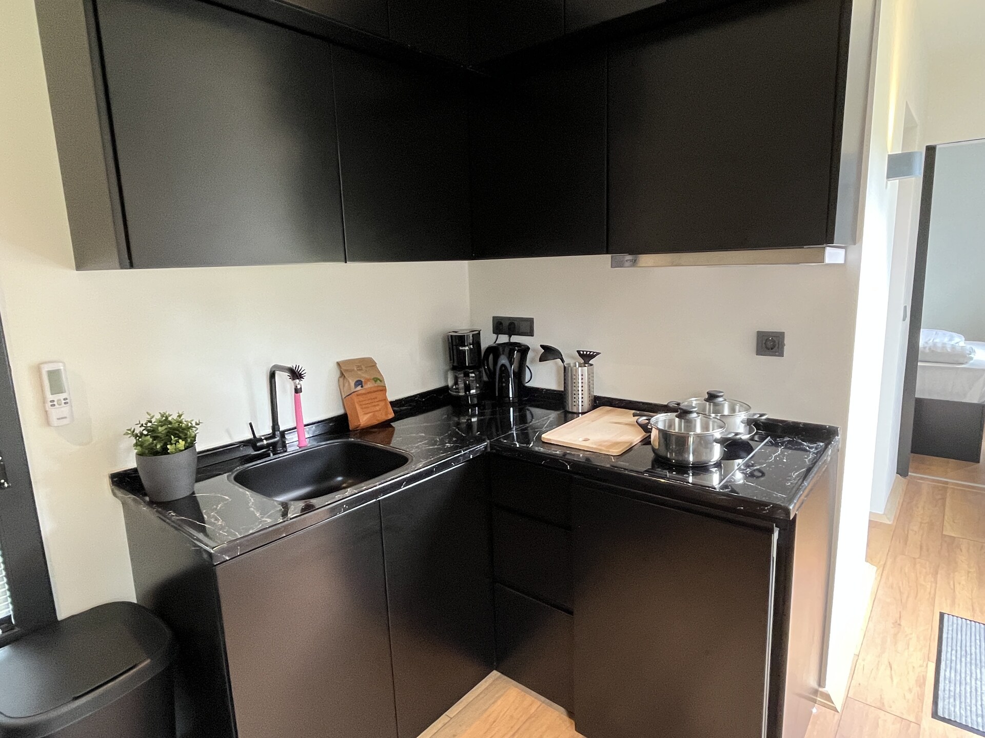Knus Tiny House op Recreatiepark Rhederlaagse Meren voor 2 personen - foto 2