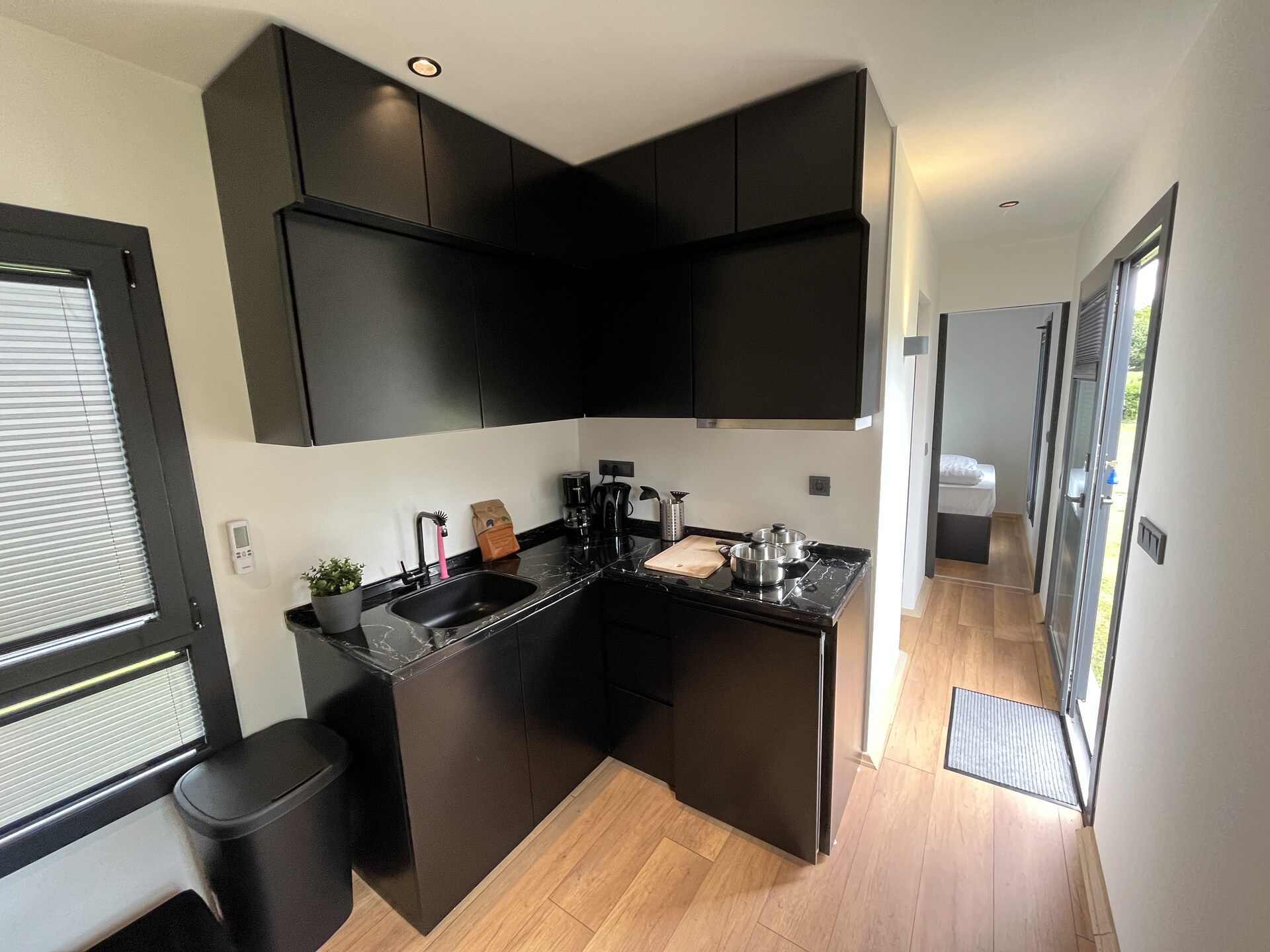 Knus Tiny House op Recreatiepark Rhederlaagse Meren voor 2 personen - foto 6