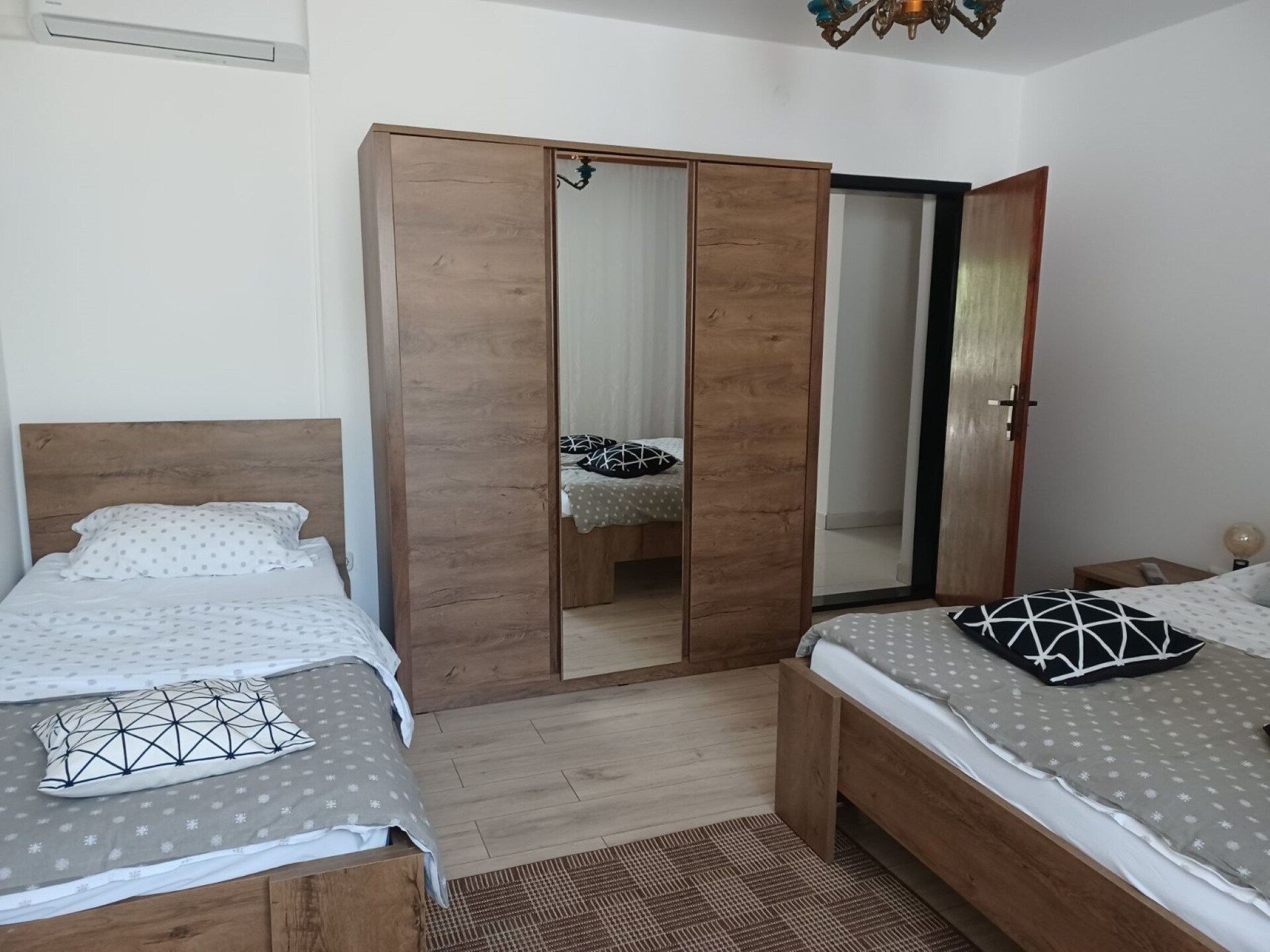 Studio Apartment Nikola: 2-slaapkamer appartement met terras op 100m van zee - foto 8