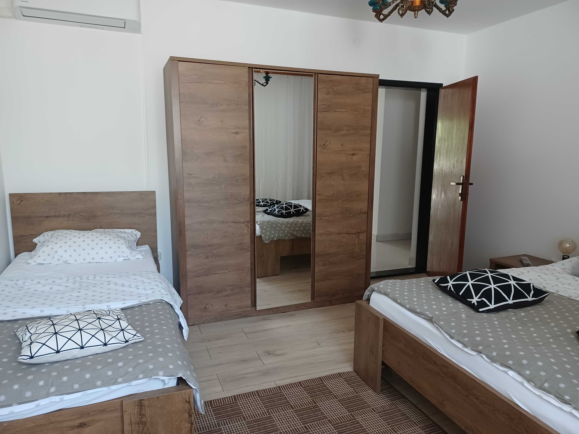 Studio Apartment Nikola: 2-slaapkamer appartement met terras op 100m van zee - foto 2