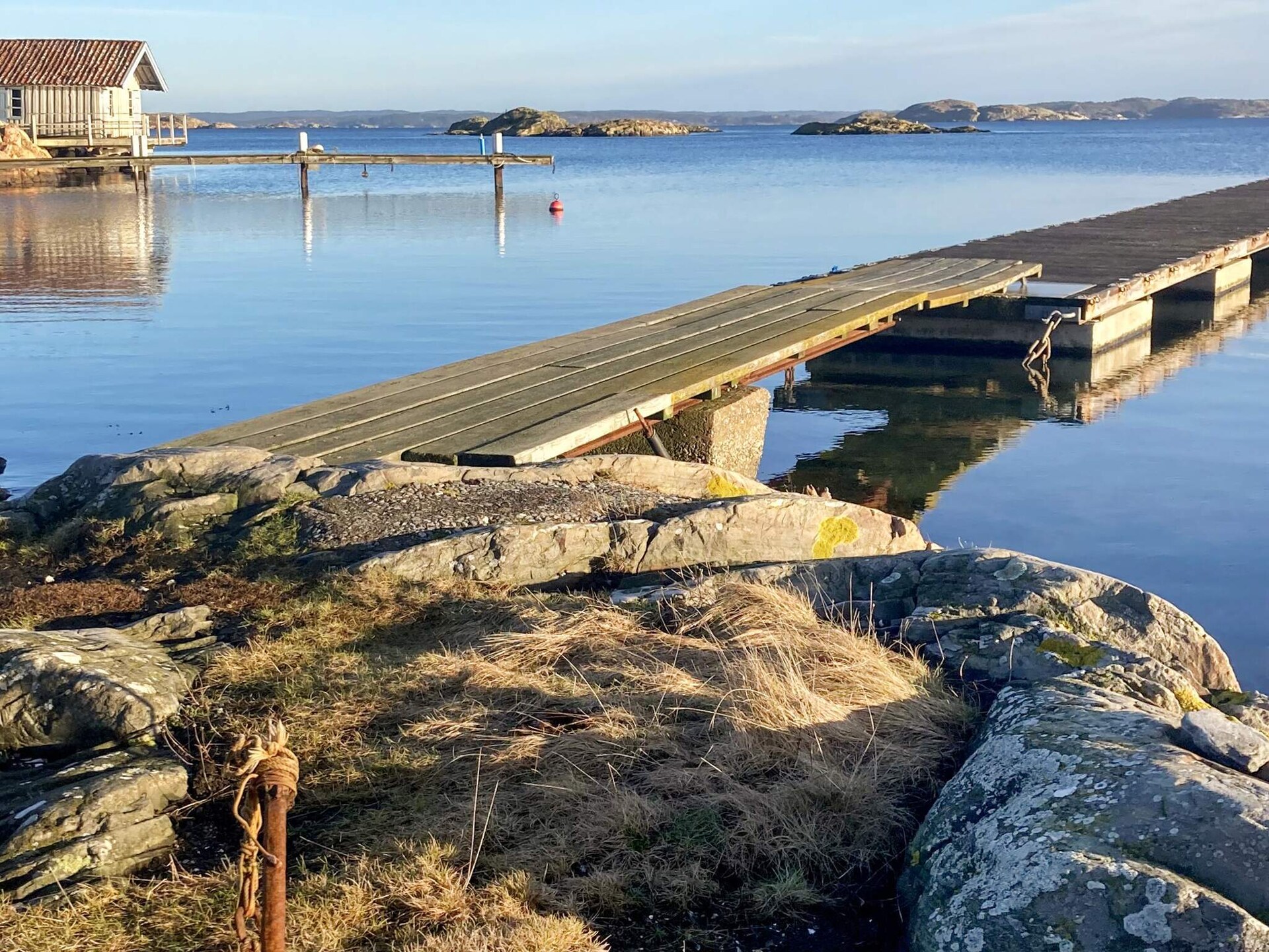 Knus wit vakantiehuisje op Tjörn, vlakbij zee en golfbaan - foto 12