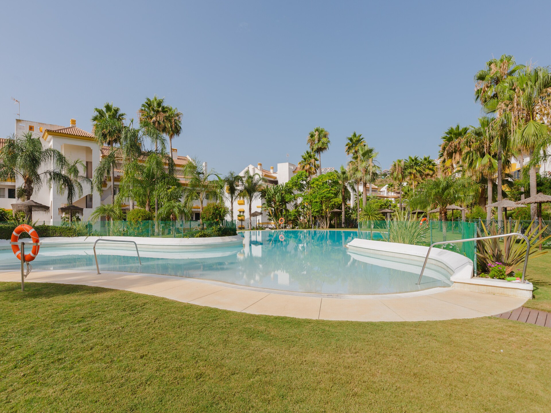 Modern appartement aan golfbaan nabij Málaga met zwembad en padel - foto 5