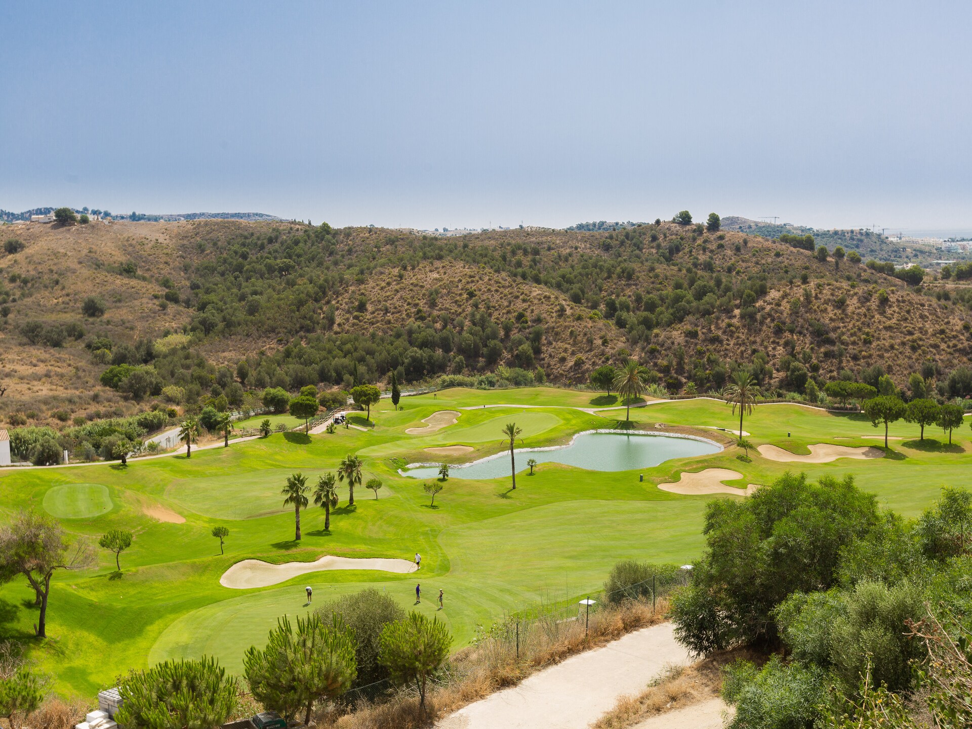 Modern appartement aan golfbaan nabij Málaga met zwembad en padel - foto 7