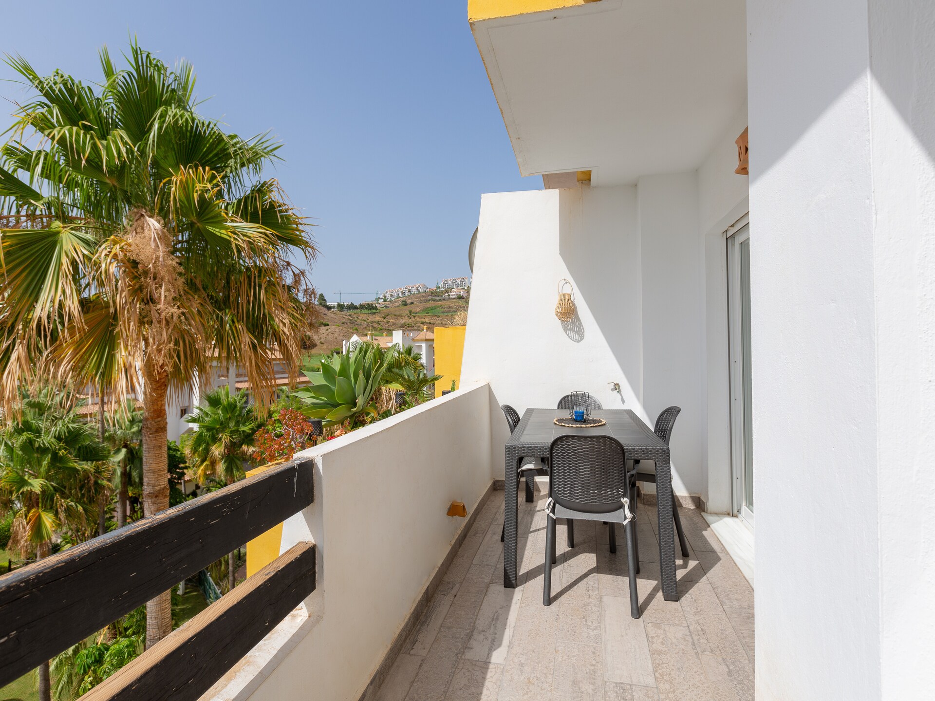 Modern appartement aan golfbaan nabij Málaga met zwembad en padel - foto 9