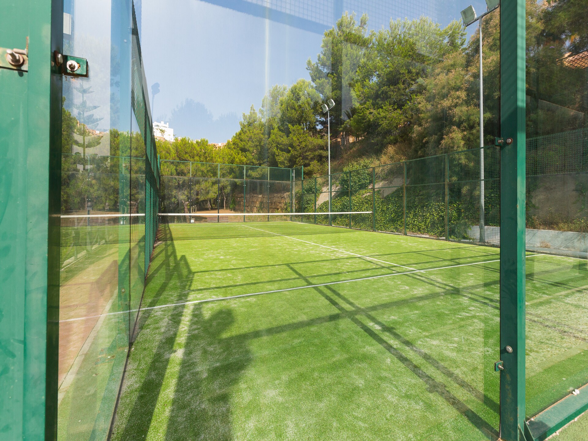 Modern appartement aan golfbaan nabij Málaga met zwembad en padel - foto 37