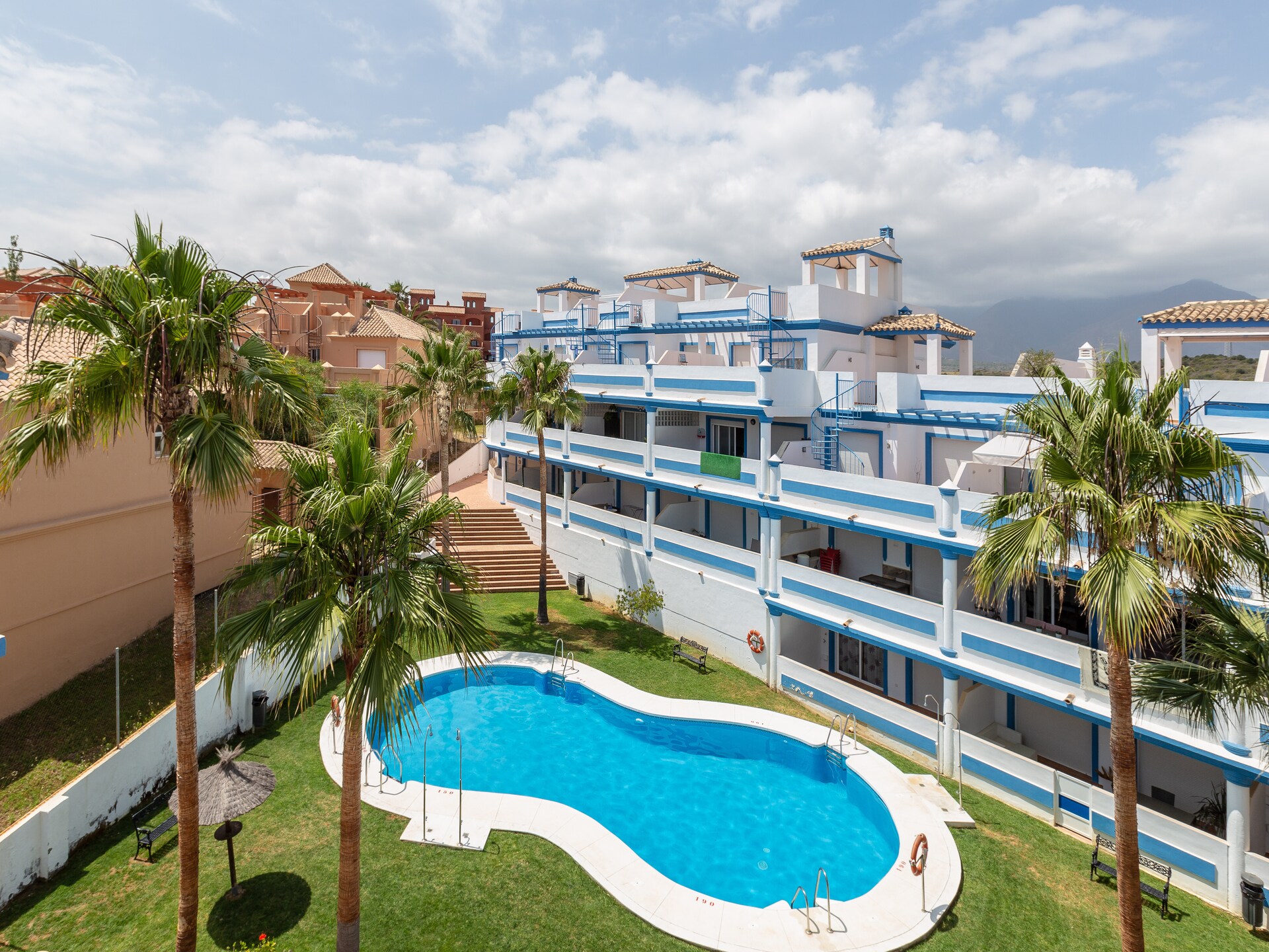 Appartement aan de golfbaan met zwembad en tuin op 700 meter van het strand - foto 1