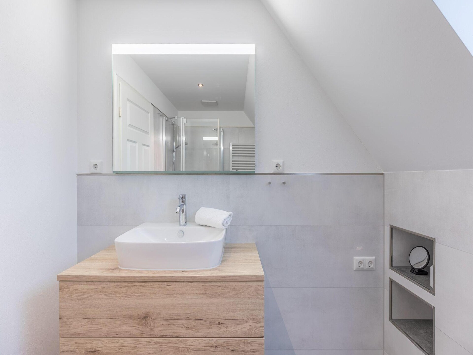 Lütje: Modern appartement met balkon in rustig St. Peter-Dorf, 1,7 km van zee - foto 6