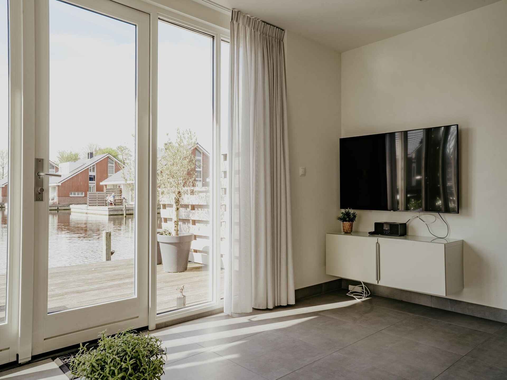 Luxe appartement aan het water met eigen aanlegsteiger in Uitgeest - foto 11